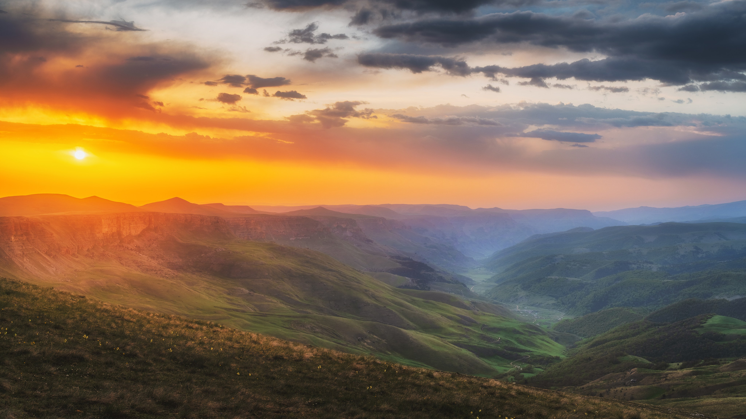 Рассвет на плато Бермамыт