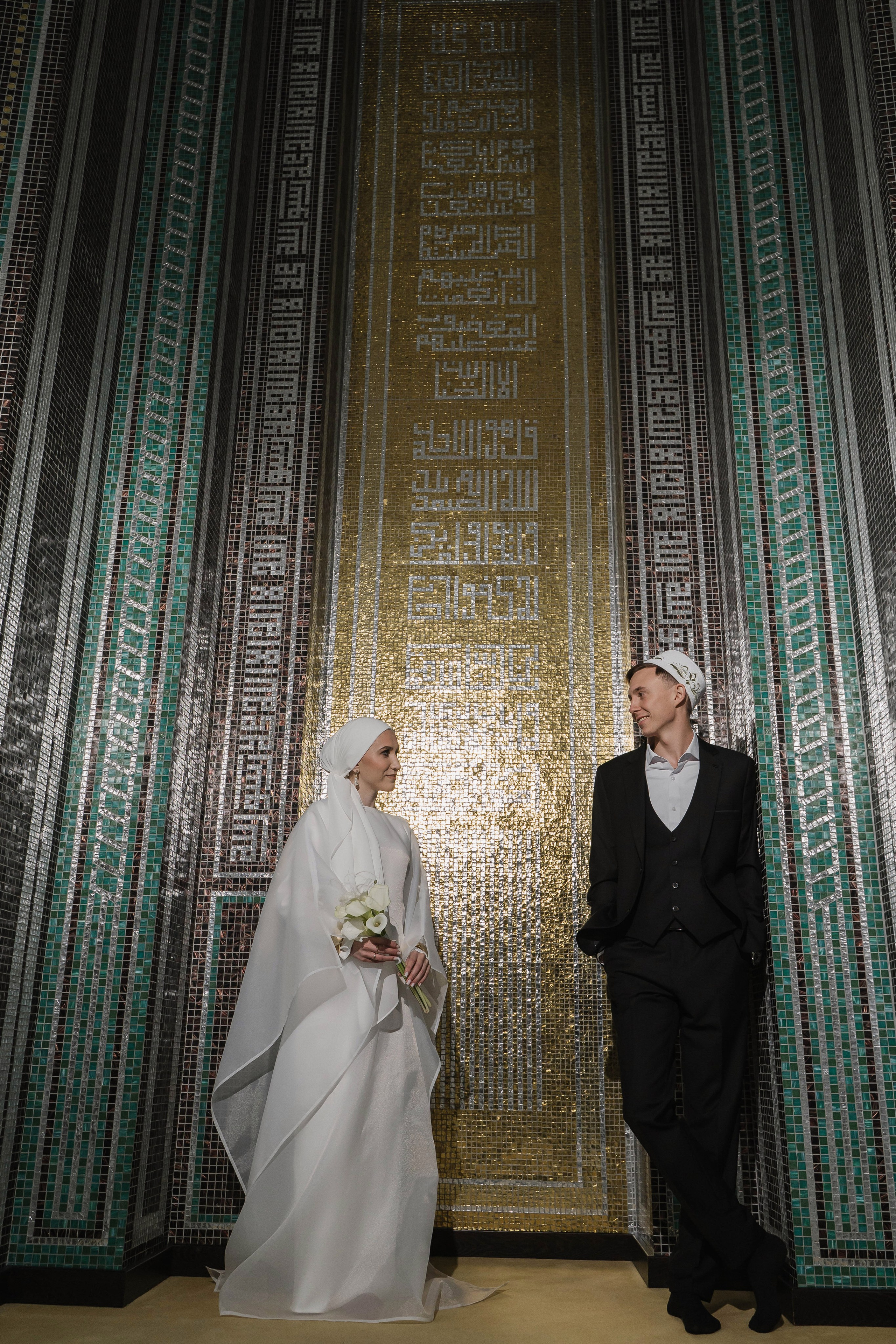 Стильная съемка в мечети Ярдэм в Казани