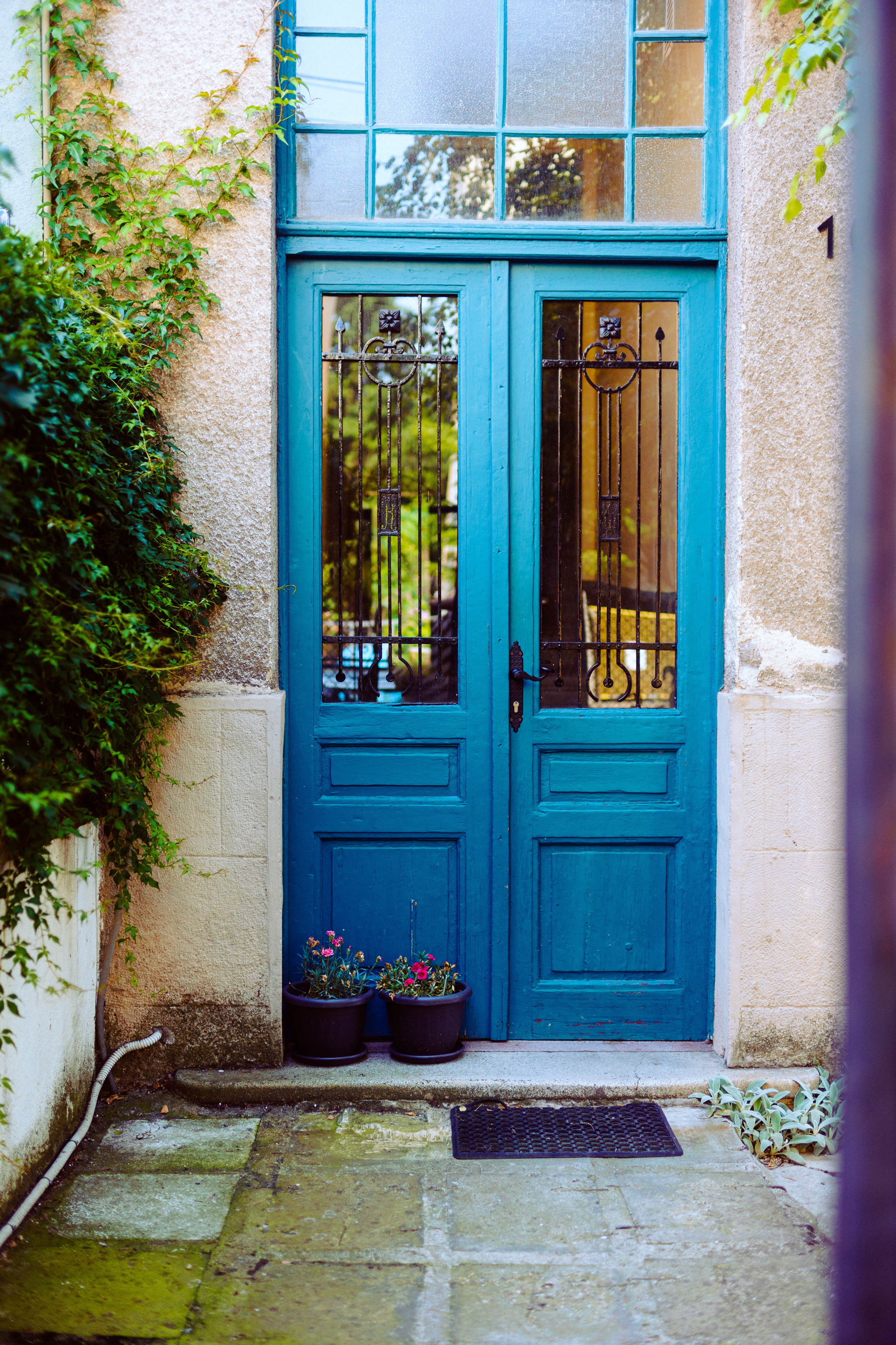 Београд. Oleg Kozachok — Photographer with Protanopia | Portraits, Texture & Light