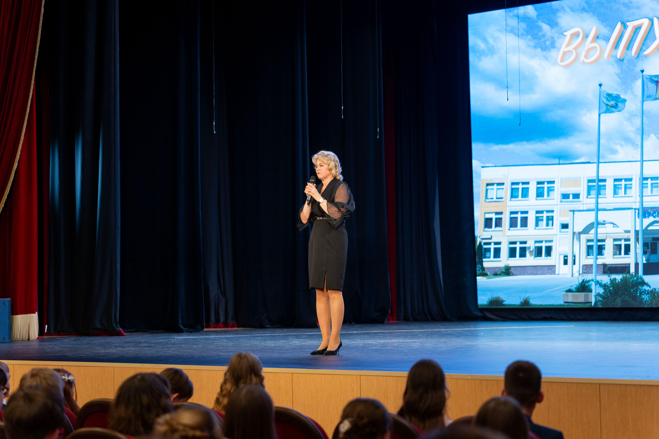 Выдача аттестатов 9 классы. Фотограф Юлия Попова