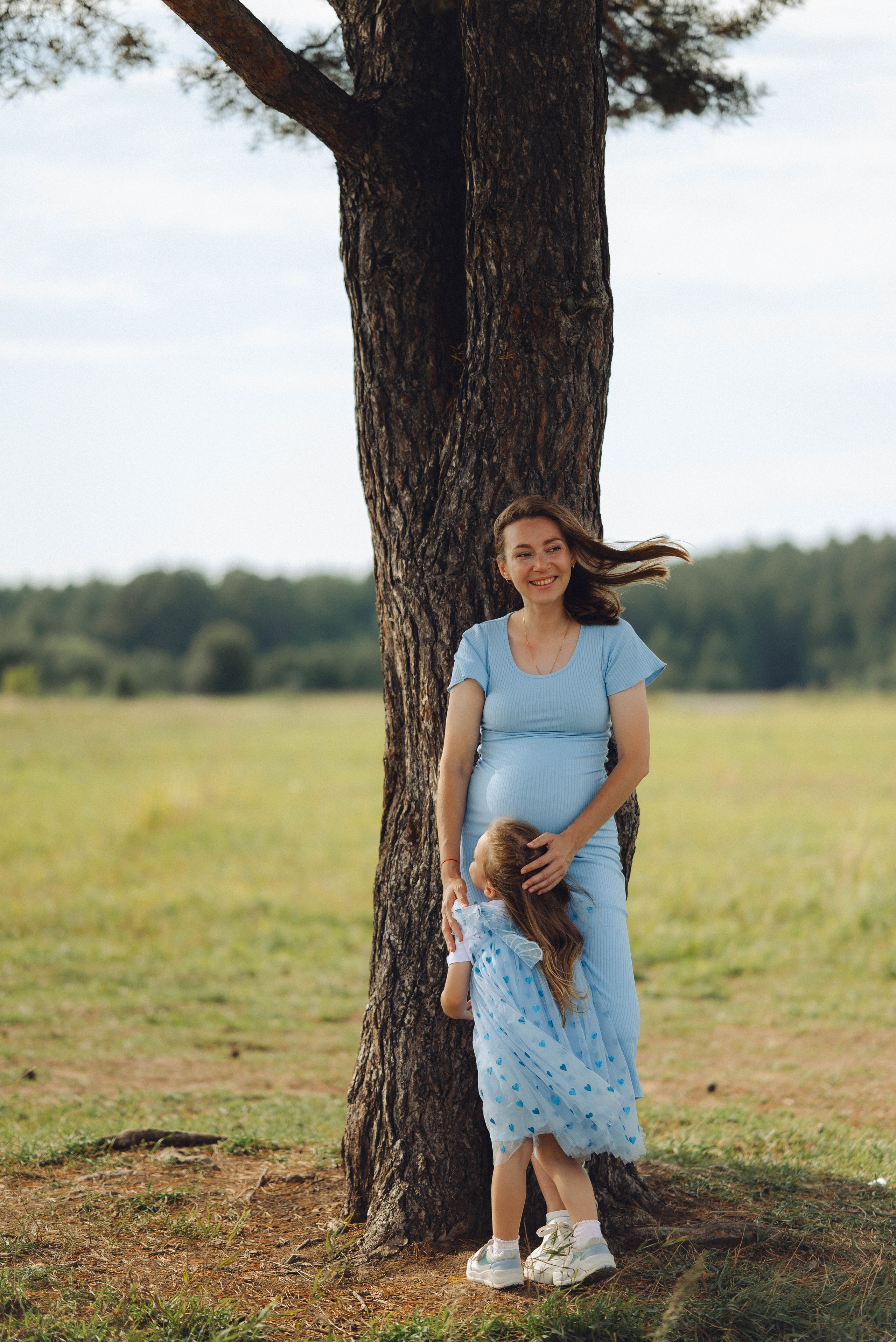 У дерева. Портретный и семейный фотограф в Екатеринбурге Мишина Татьяна