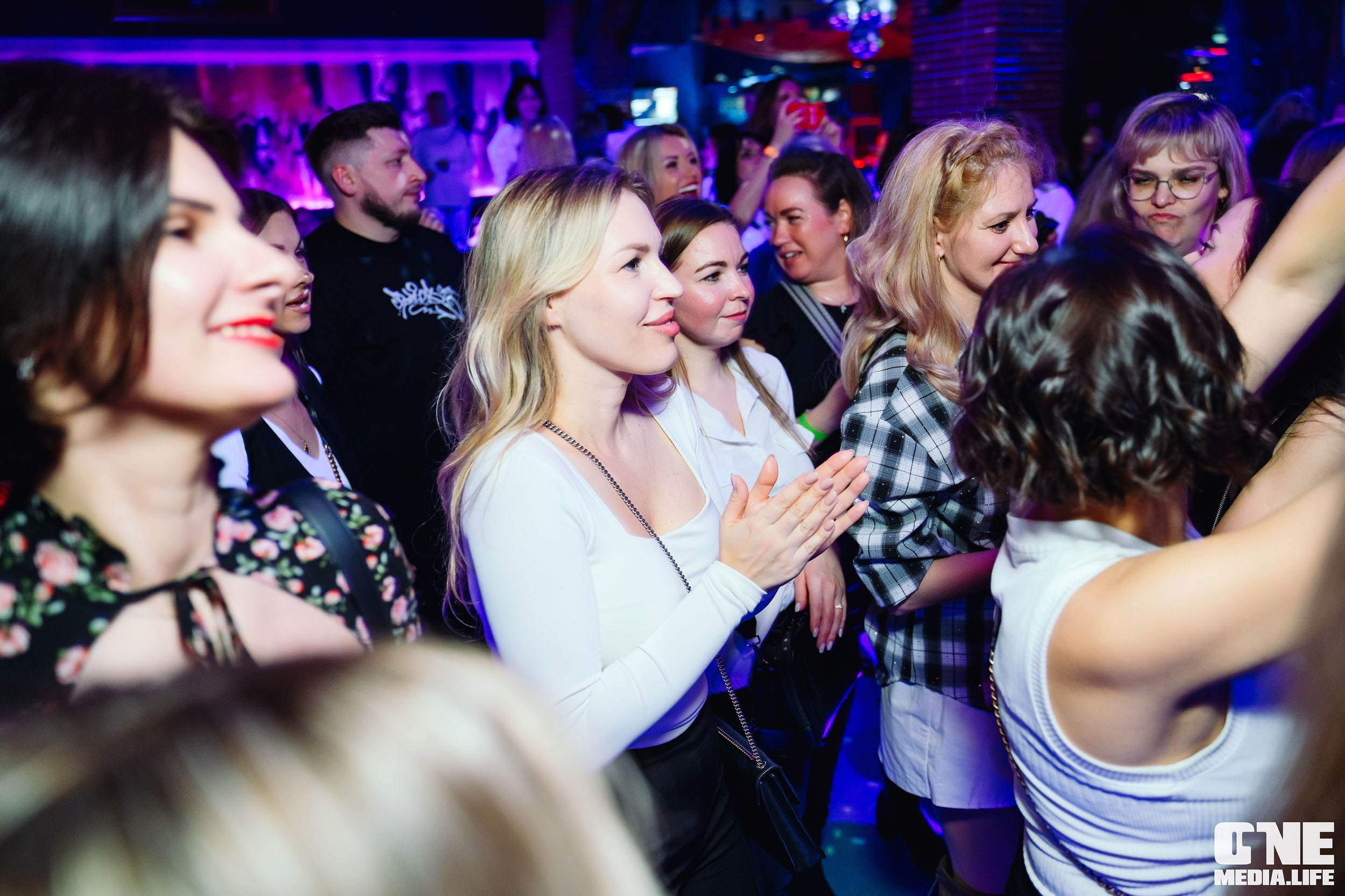 Концерт группы стрелки в Планете 13 апреля. One Media Life: фоторепортажи, фотоотчеты с мероприятий и заведений