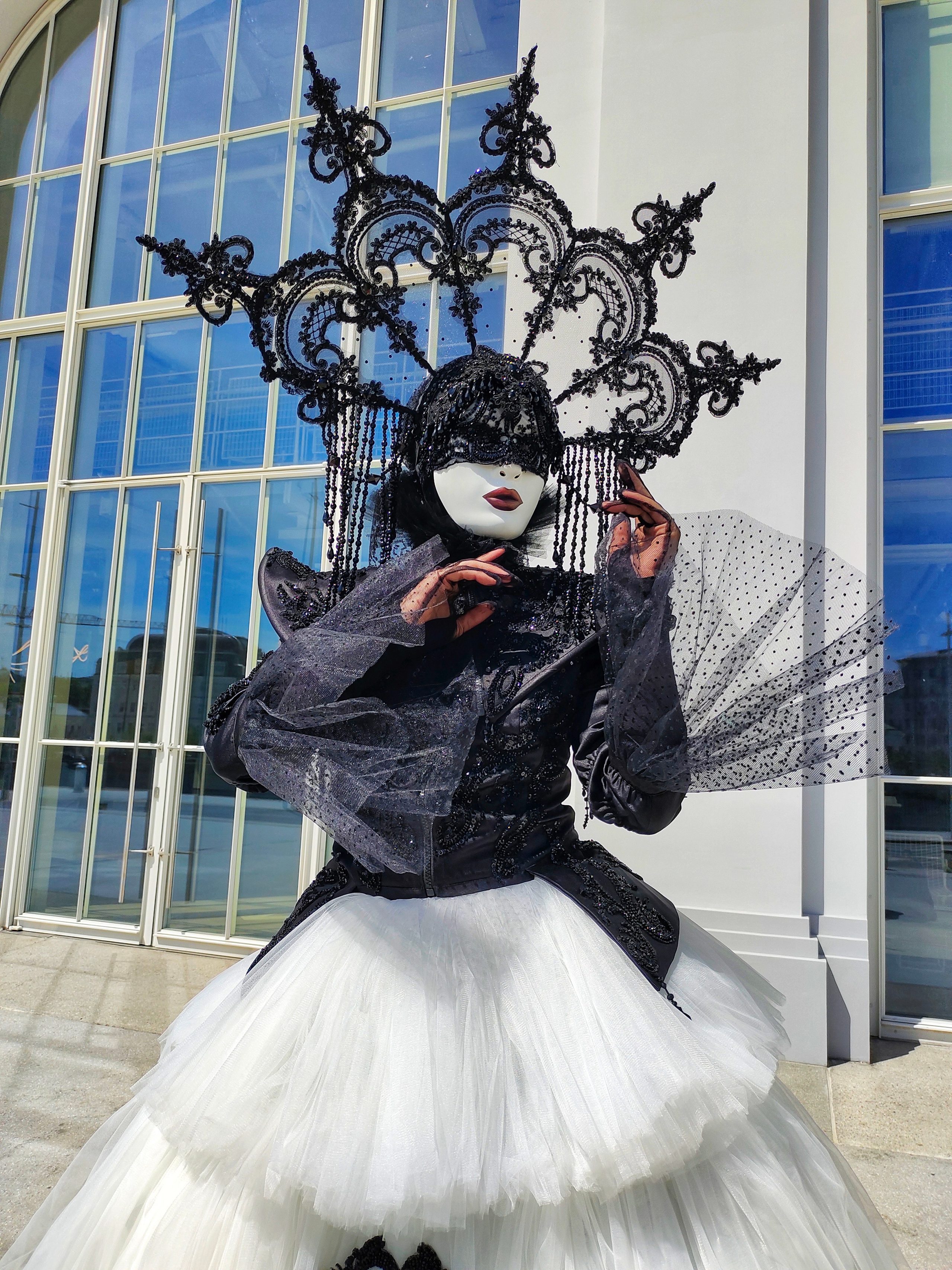 Персонаж Сажа. Мимы и Ходулисты на встречу гостей. Москва