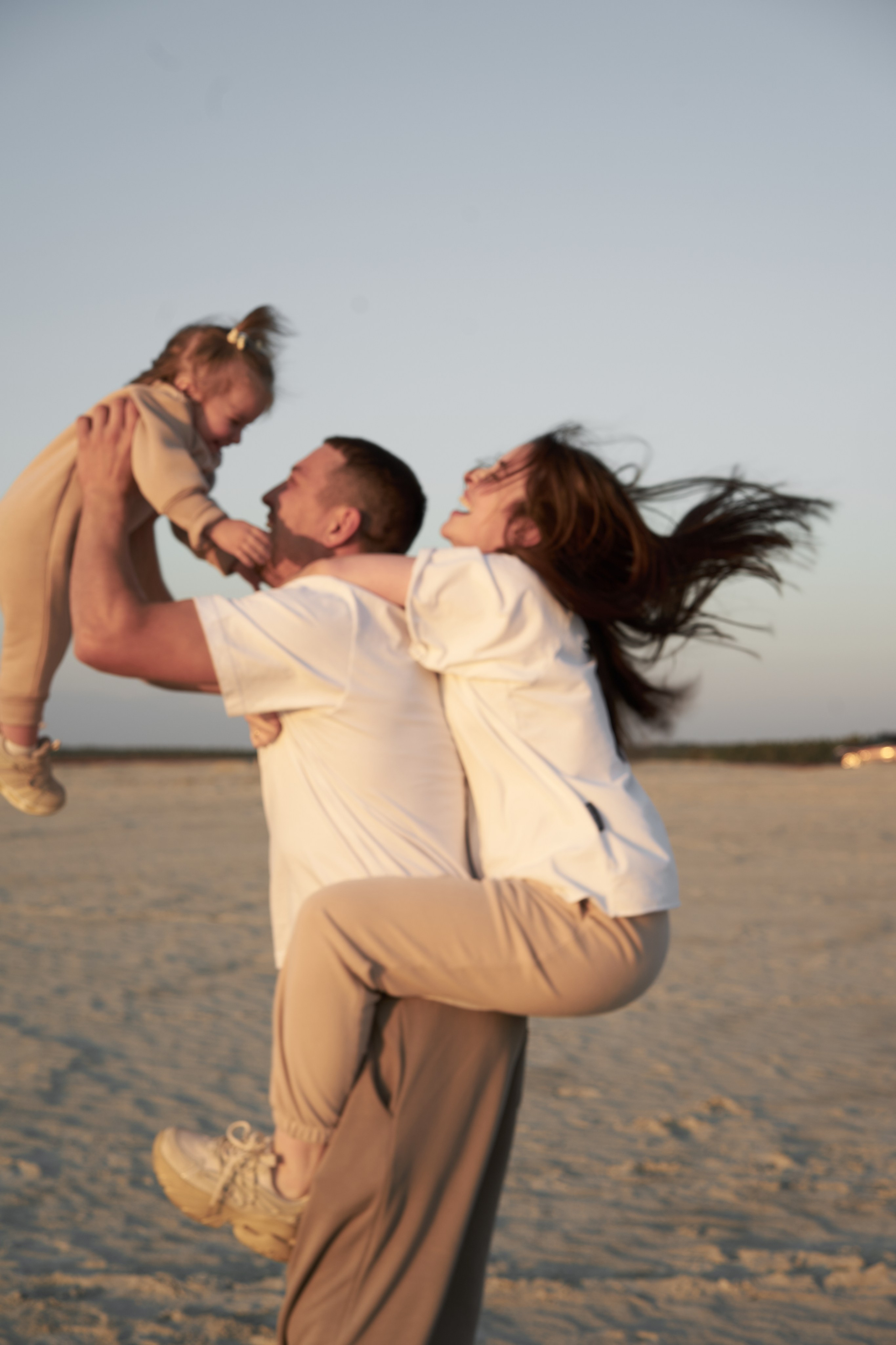 Семейная фотосессия на закате в песках. Фотограф Екатеринбург Кокшарова Александра