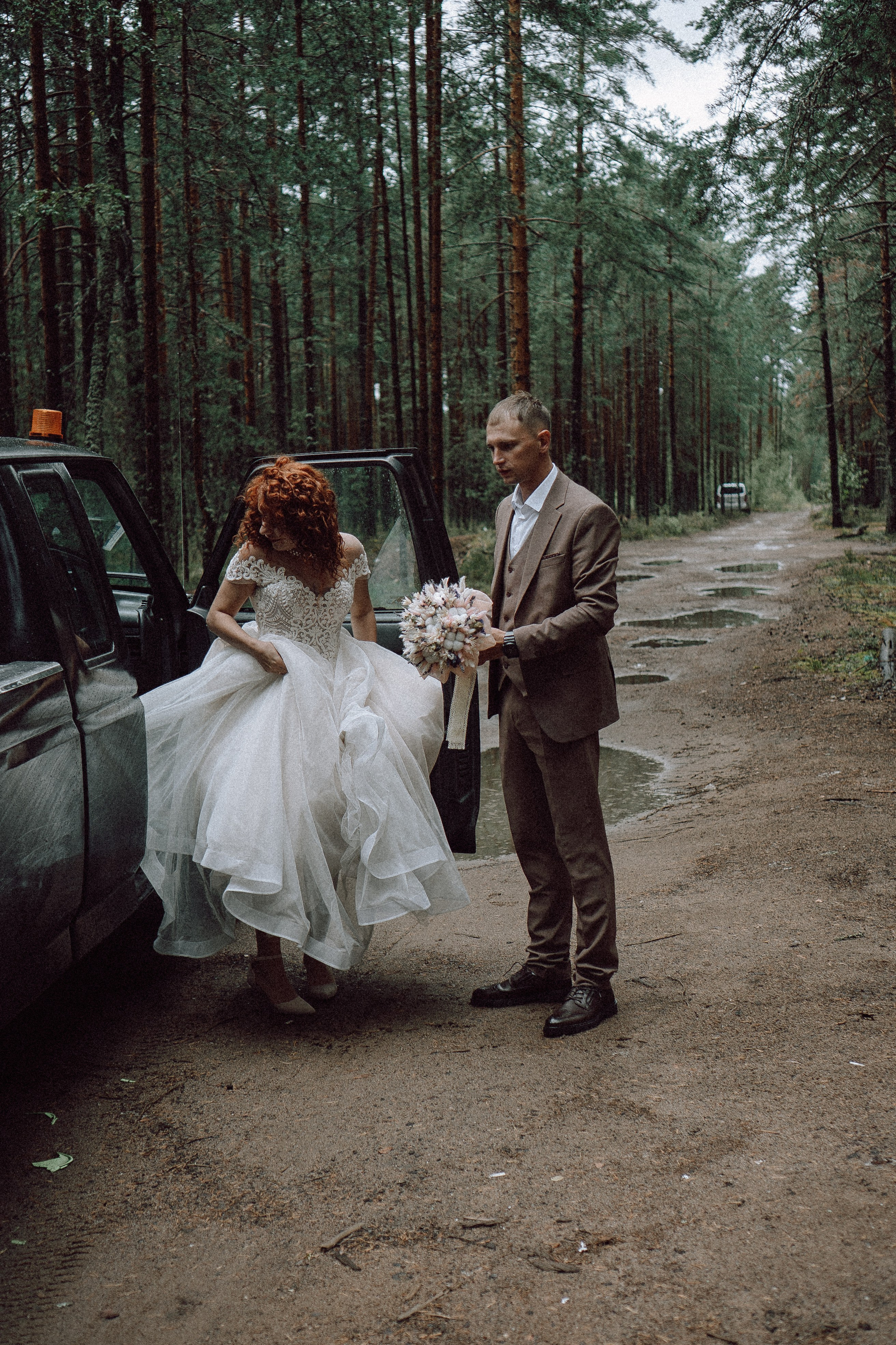 СВАДЕБНАЯ ФОТОСЕССИИЯ ПАРЫ В ГОРОДЕ ПРИОЗЕРСК В СОСНОВОМ ЛЕСУ И С ПИКАПОМ. Профессиональный фотограф, Санкт-Петербург — Виктория Богомолова