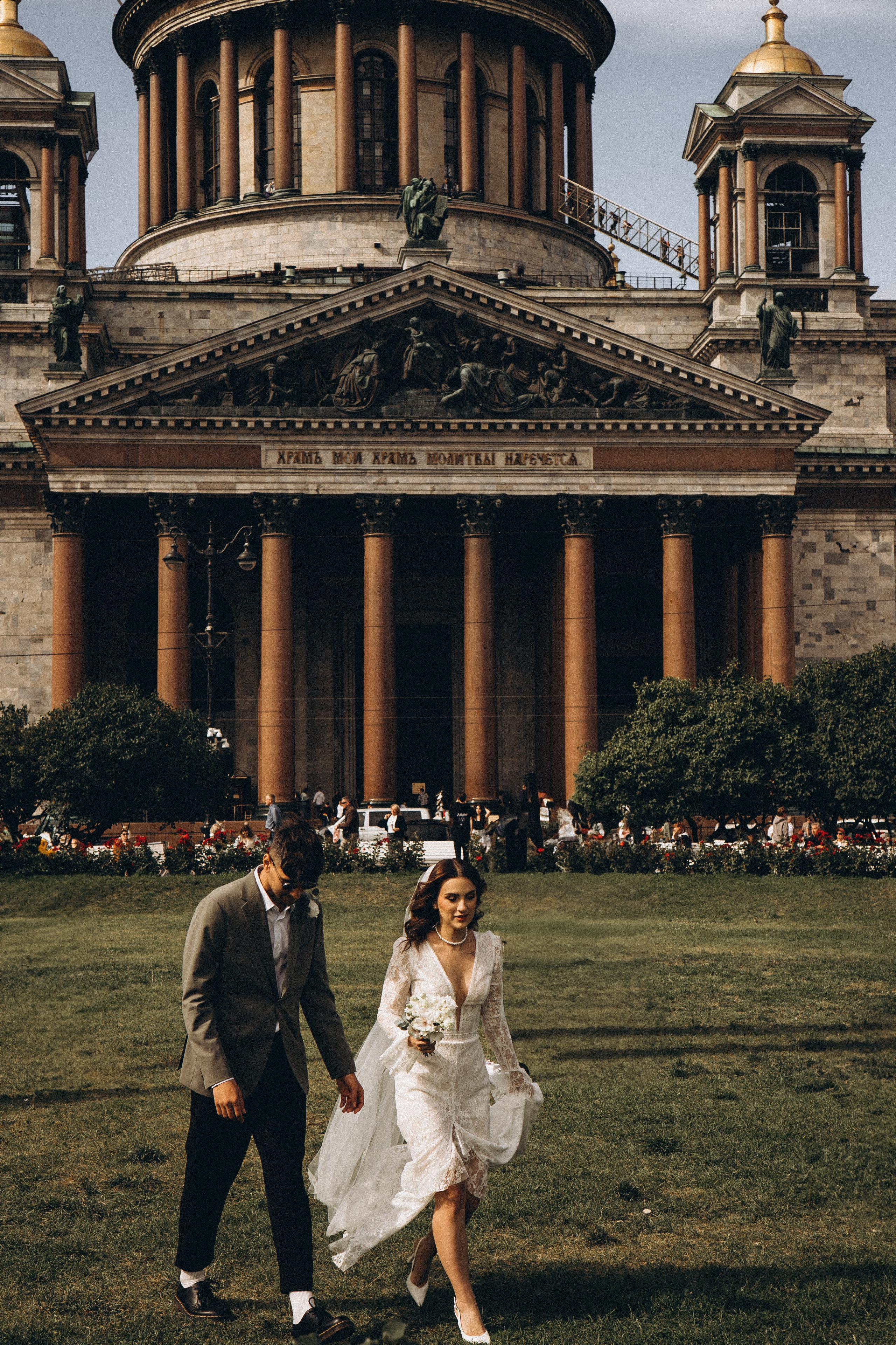 СВАДЕБНАЯ ПРОГУЛКА ВОЗЕ ИСАИКЕВСКОГО СОБОРА АСТОРИИ И ЗАКОНОДАЛЕТНОГО СОБРАНИЯ. Профессиональный фотограф, Санкт-Петербург — Виктория Богомолова