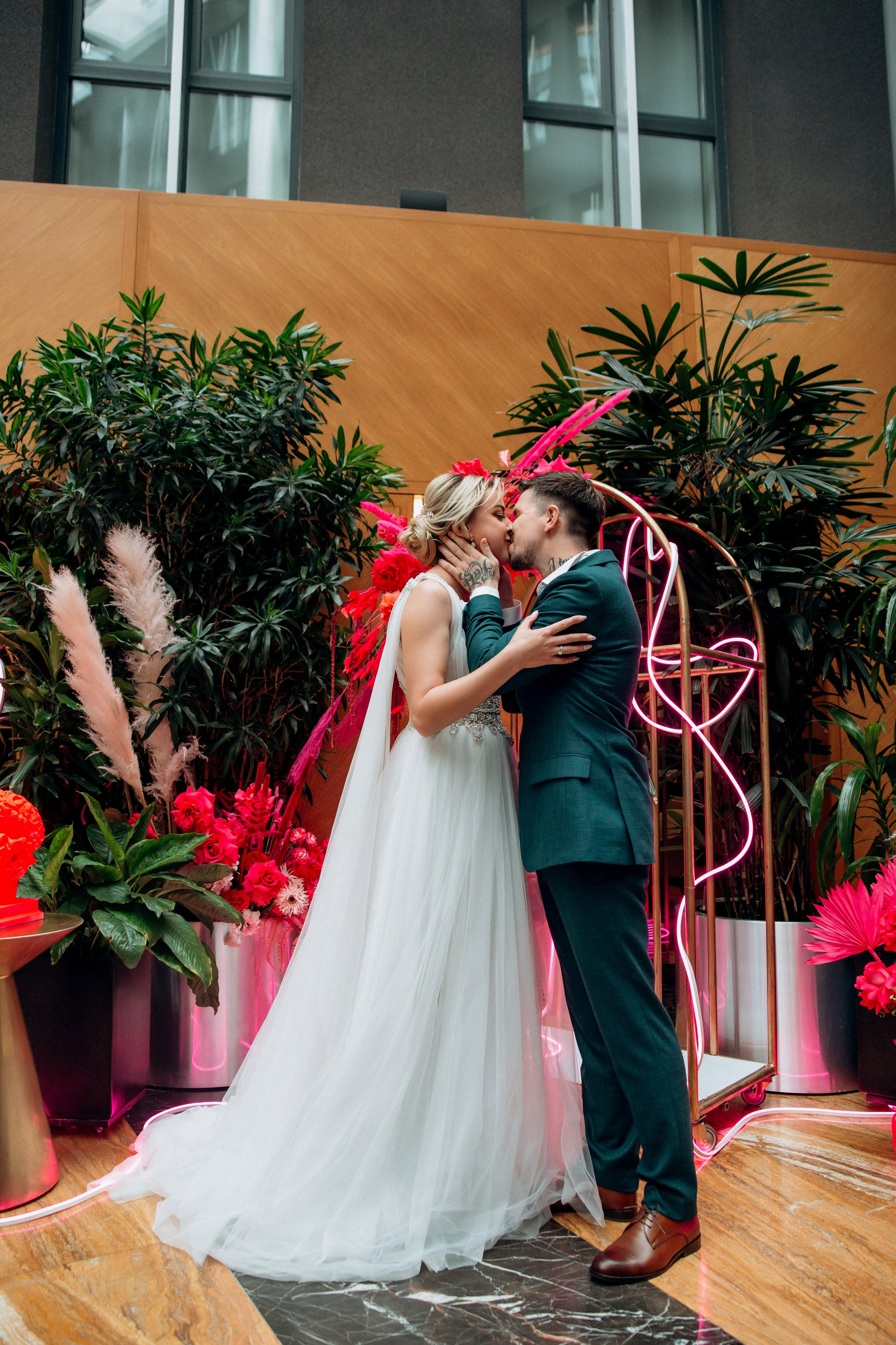 Неоновая свадьба. Свадебный фотограф в Санкт-Петербурге Вика Стукачева