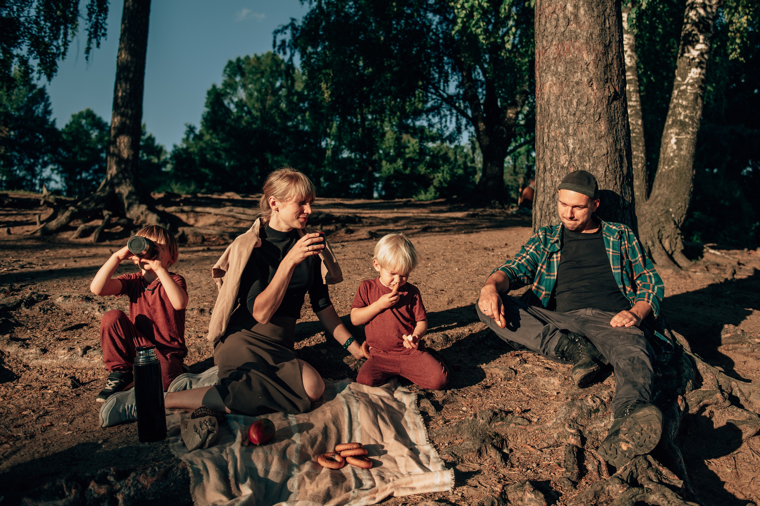 Семейна прогулка с непоседами-мальчишками. Свадебный и семейный фотограф София Невская