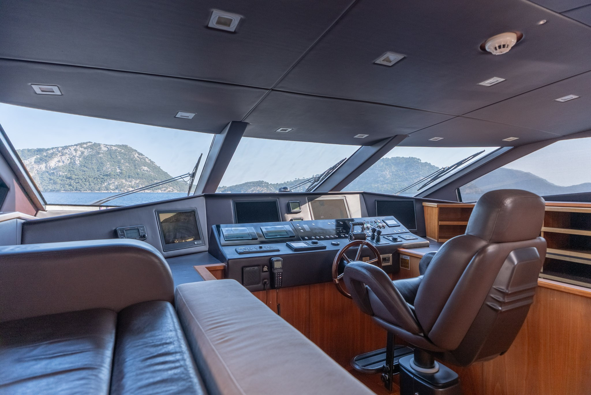 Sunseeker 30M Round Midnight. Яхтенный фотограф в Санкт-Петербурге Алексей Глухов