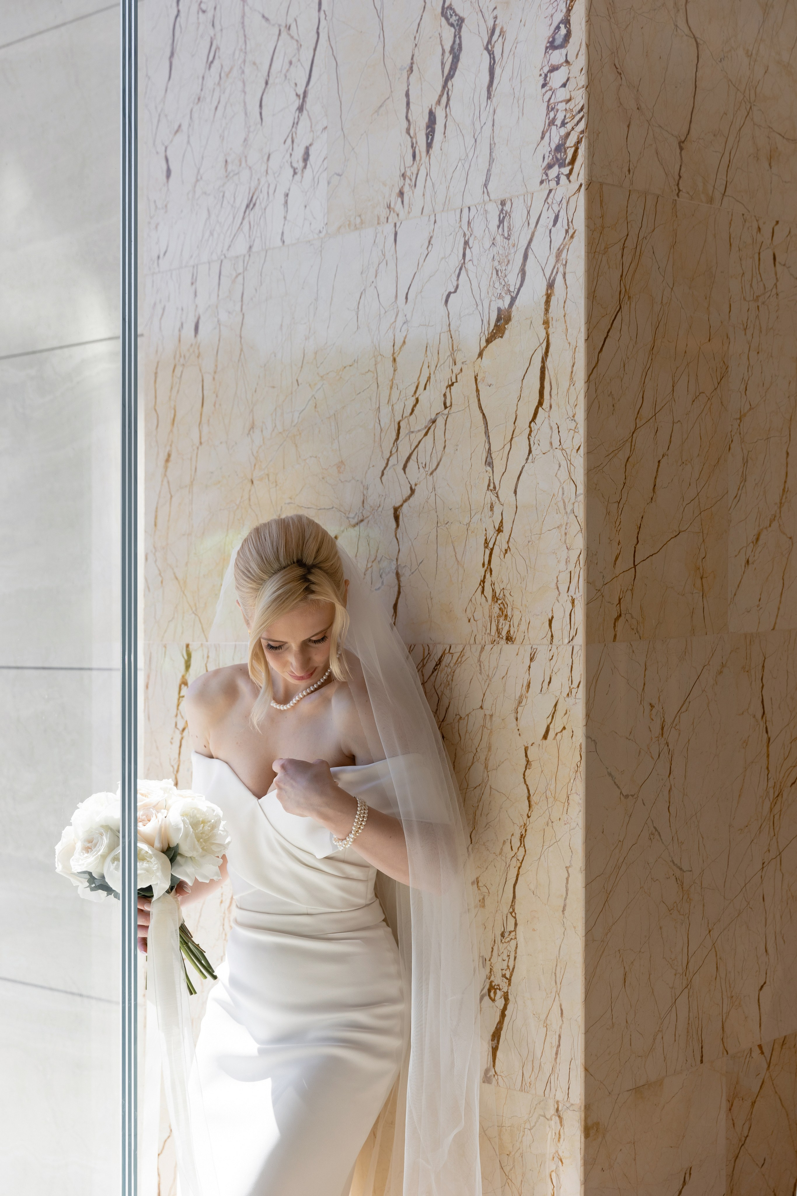 Свадебная фотосессия в Soluxe Hotel и роспись в Савеловском ЗАГСе. Свадебный фотограф в Москве Полина Лелетко