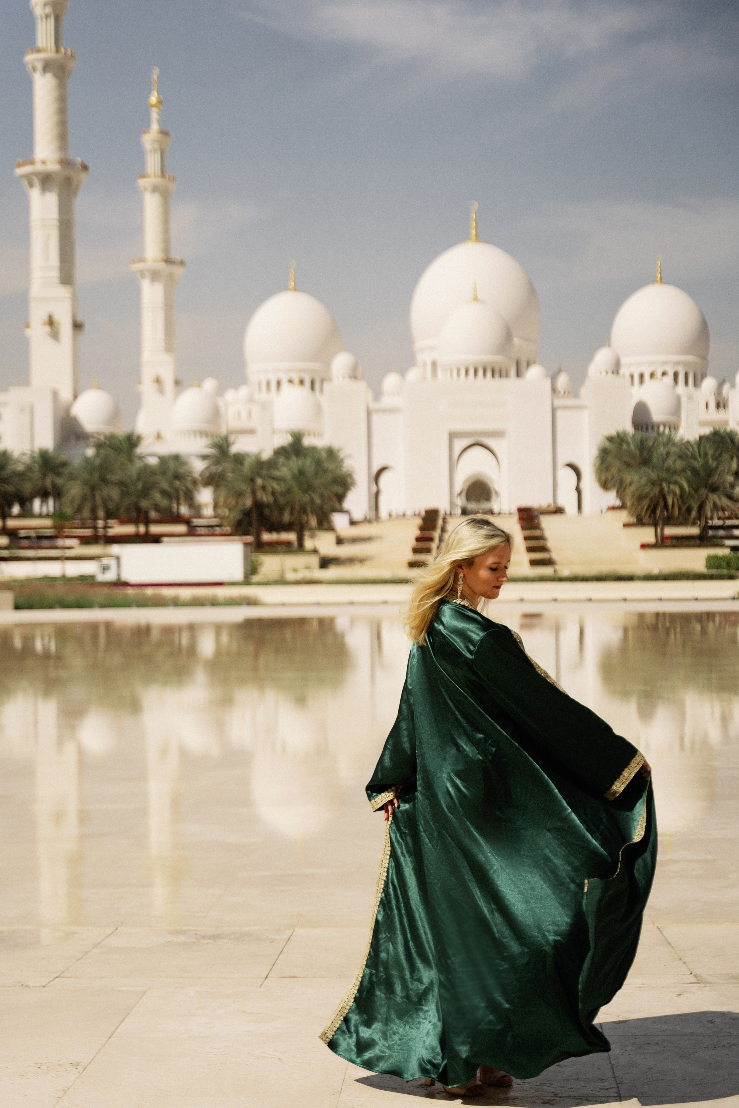 Катя на фоне мечети. Фотограф и видеограф в Москве и Абу Даби Мария Кулагина