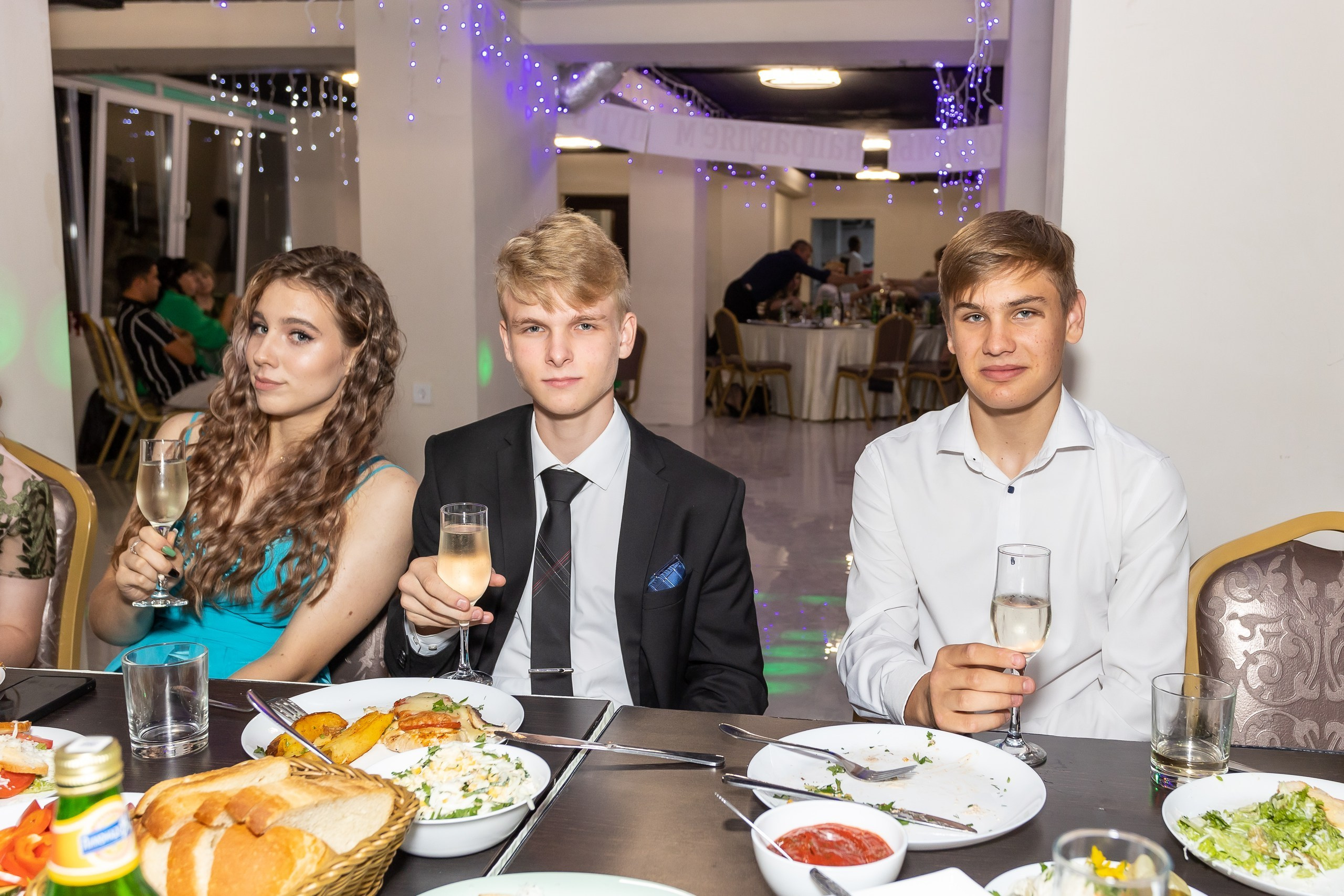 Вручение аттестата и выпускной вечер. Выпускные альбомы Майкоп, Краснодар Елена Золотарева