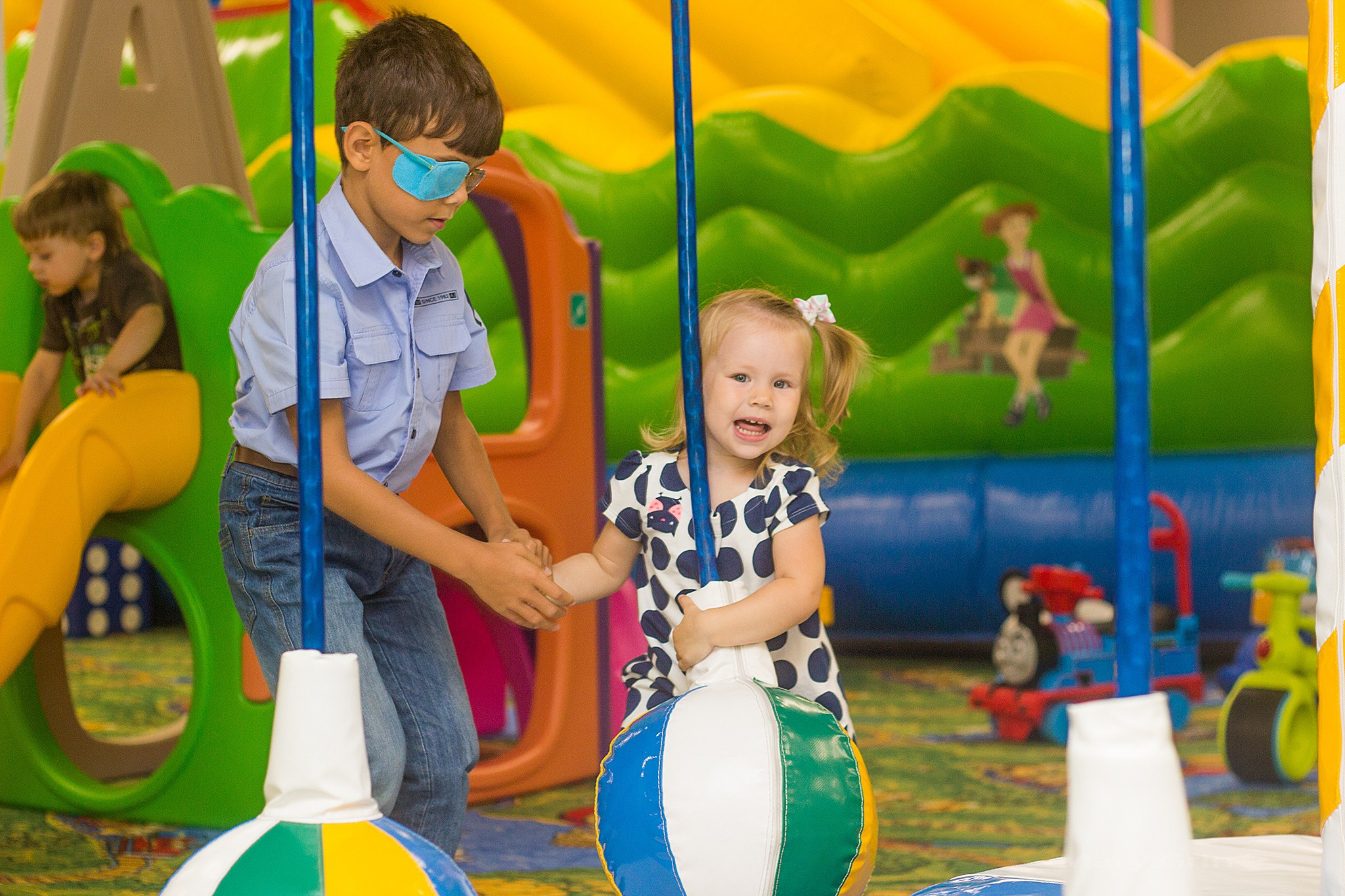 День рождения в стиле свинки Пеппа в Изумрудном городе. Детский и семейный фотограф, фотограф мероприятий Нижний Новгород