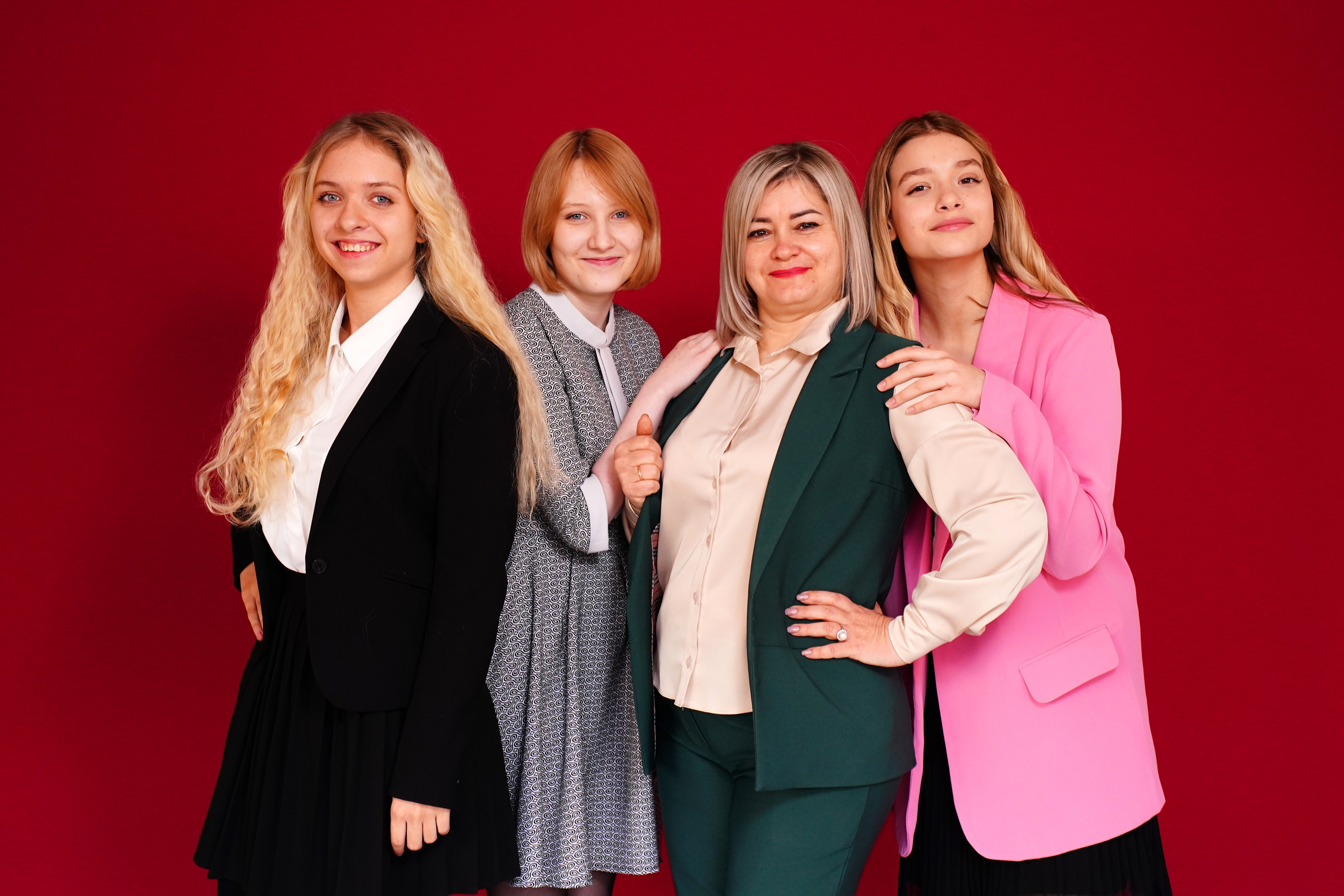 Мелкие группы / старшие классы. MEMENTO.Выпускные альбомы, школьные, юбилейные и другие книги. Ростов-на-Дону