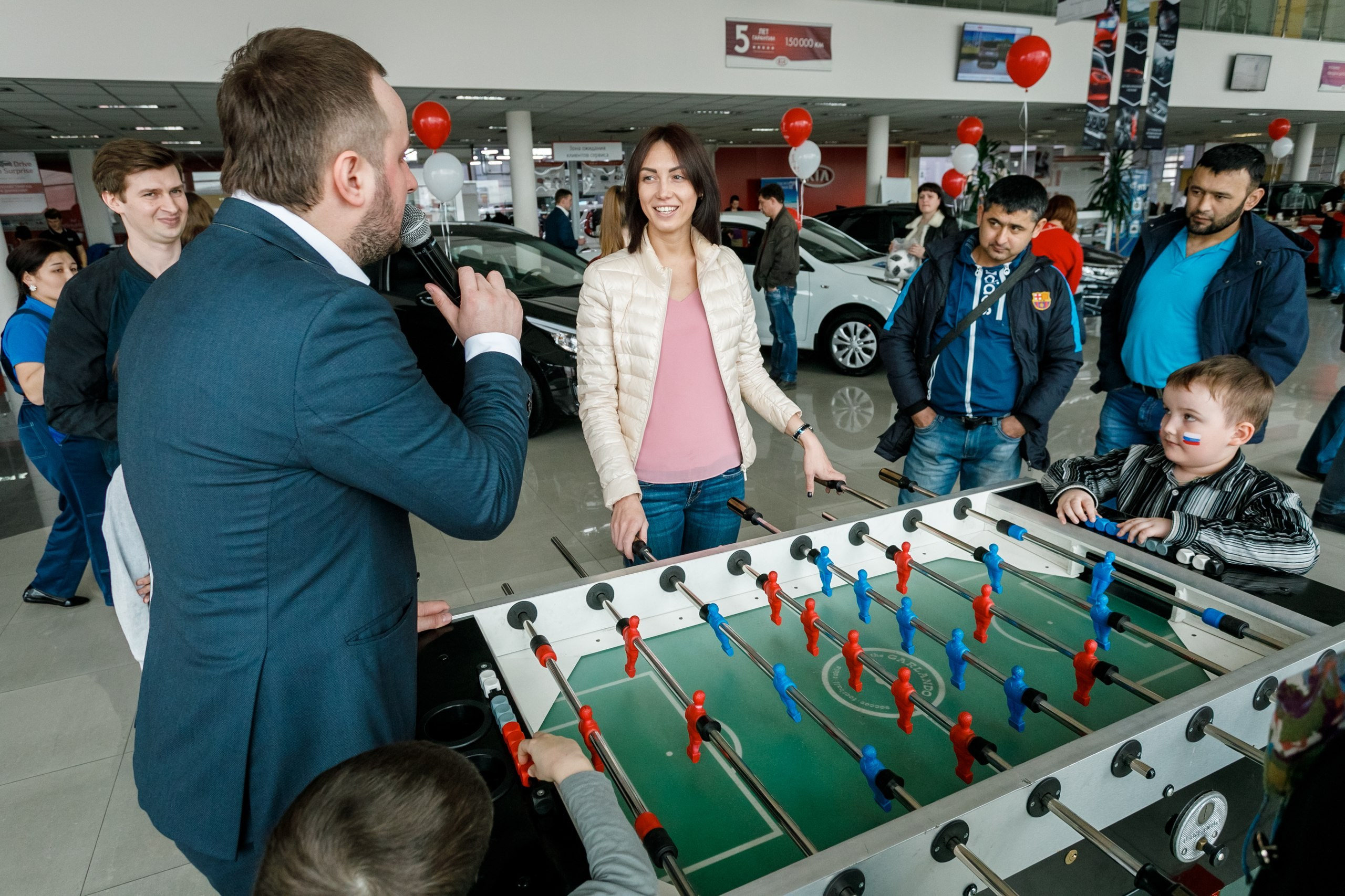 Розыгрыш билетов на ЧМ по футболу FIFA @ Киа Центр. Репортажный фотограф Максим Полянский. Москва, Санкт-Петербург, Красноярск