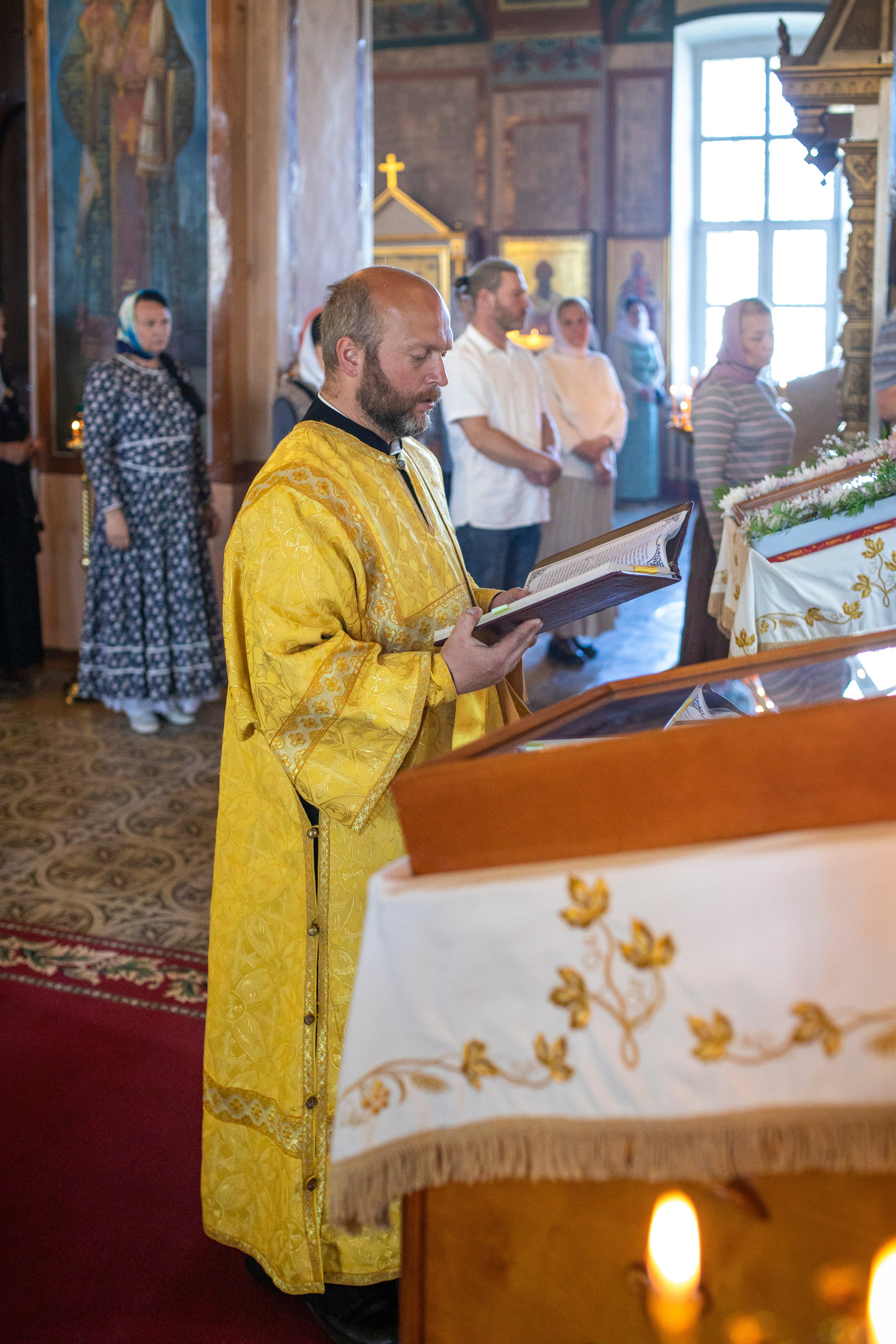 Служба епископа Александровского и Юрьев-Польского Иннокентия. Арт- фотограф Москва