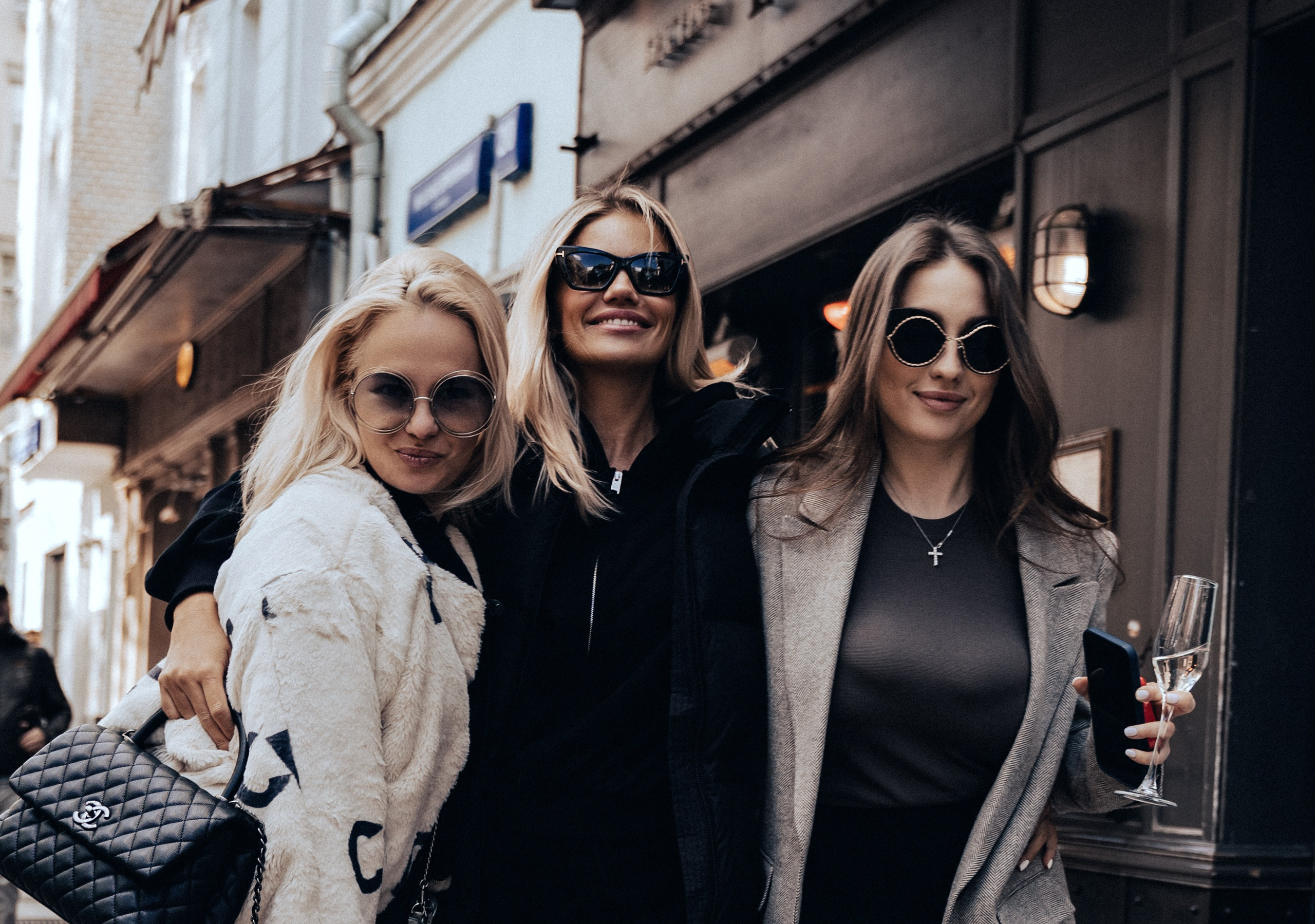 FRIENDS s t r e e t. Контент фотограф в Москве Кулич Настя