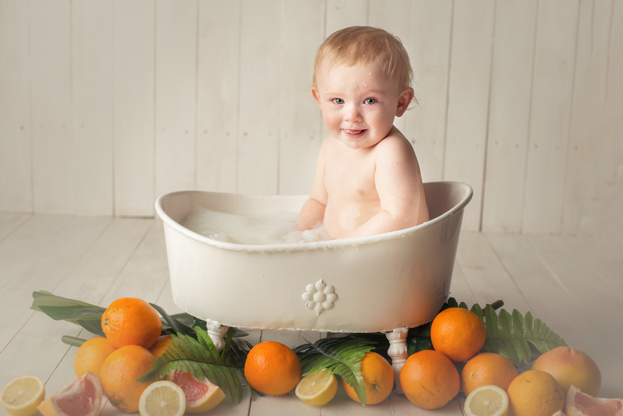 Молочные ванны Даниил. Фотограф новорожденных Василиса Панькова