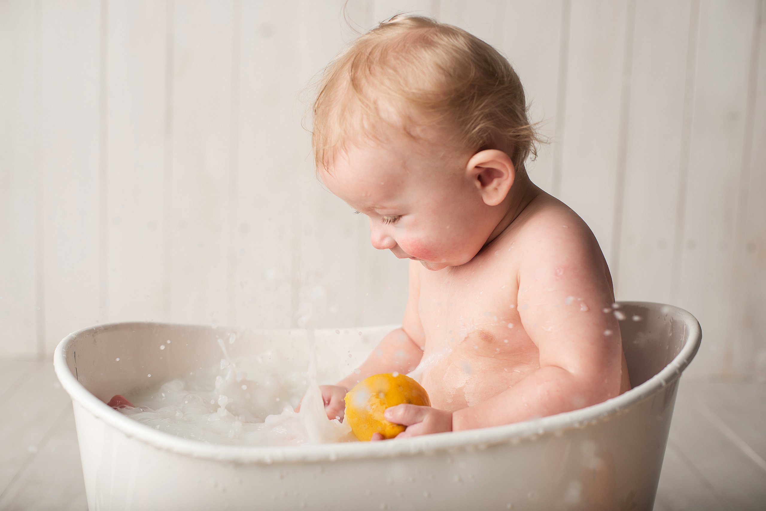 Молочные ванны Даниил. Фотограф новорожденных Василиса Панькова