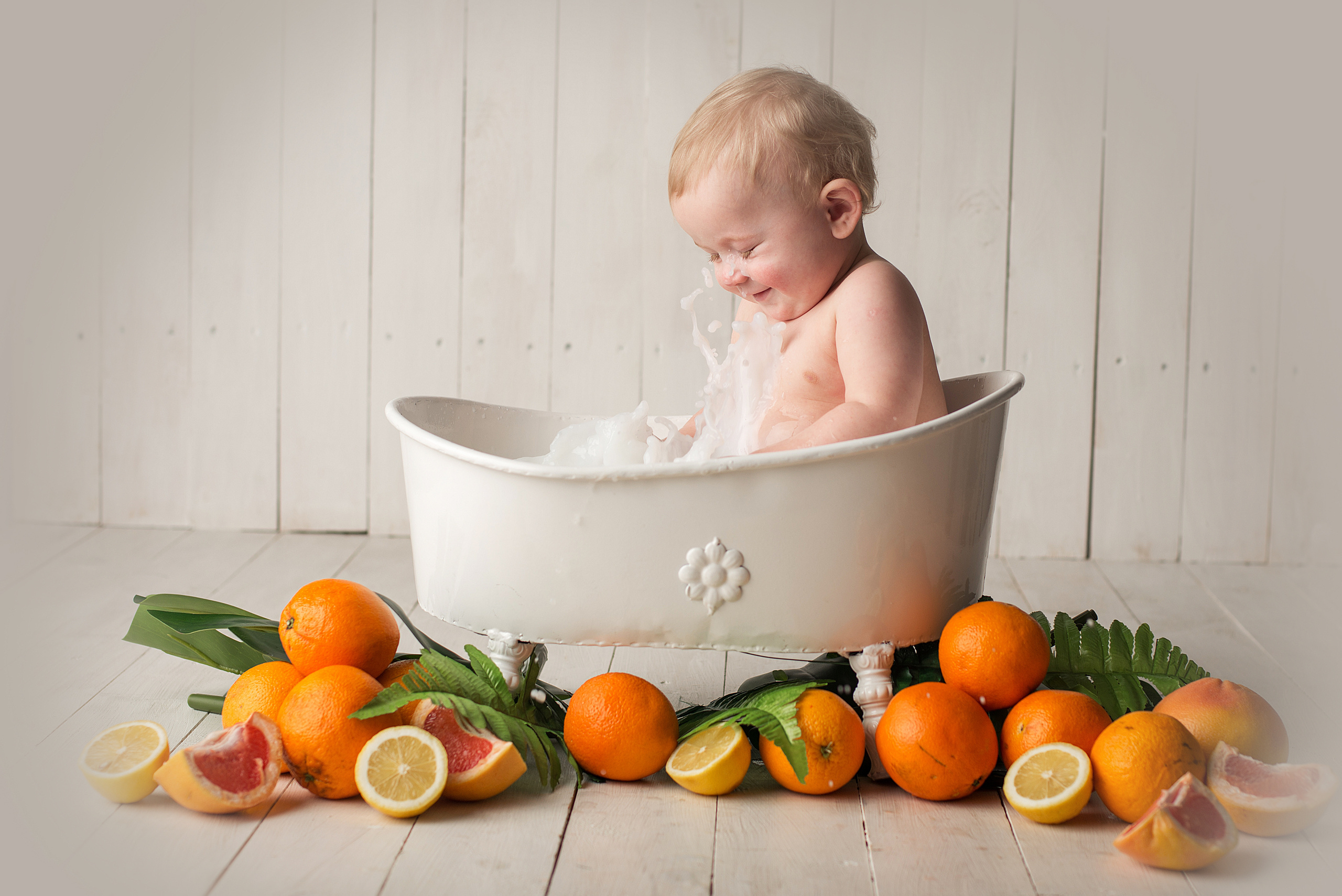 Молочные ванны Даниил. Фотограф новорожденных Василиса Панькова