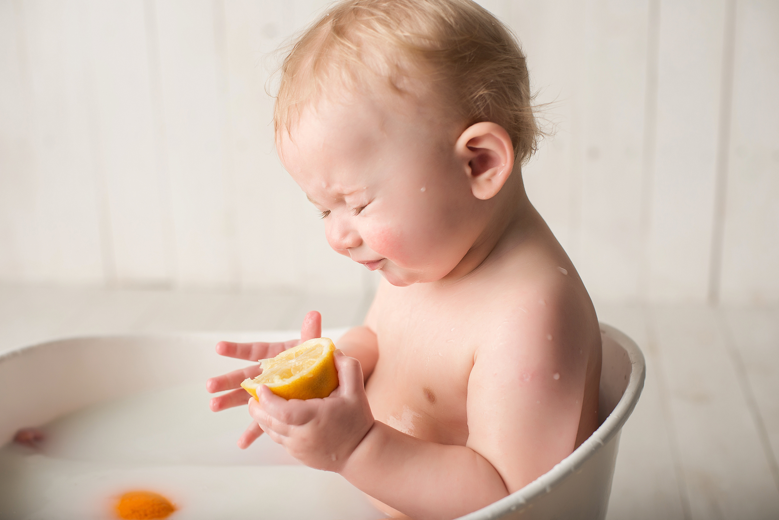 Молочные ванны Даниил. Фотограф новорожденных Василиса Панькова