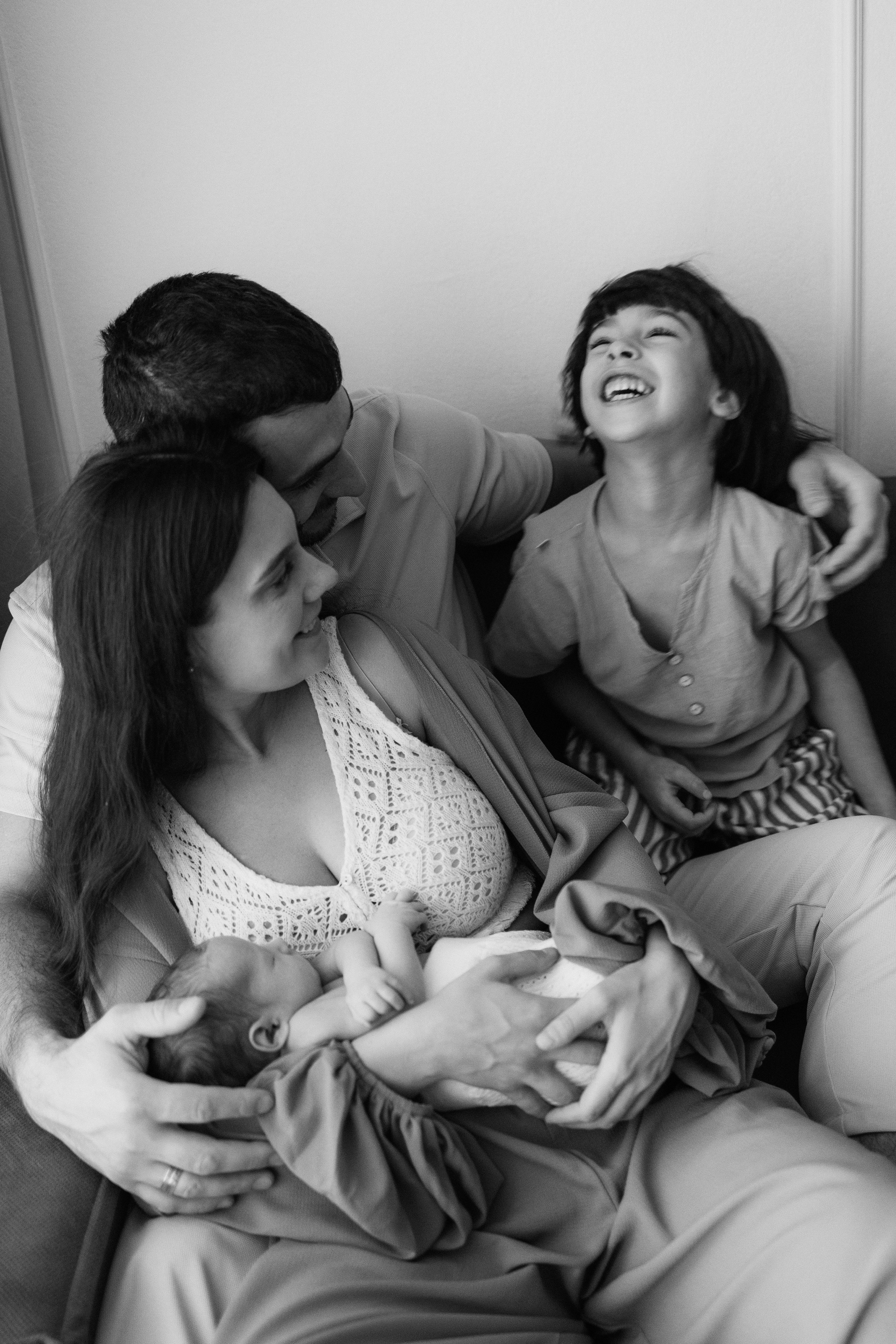 Фотосессия с новорожденным дома. Семейный фотограф в Москве Марина Петра