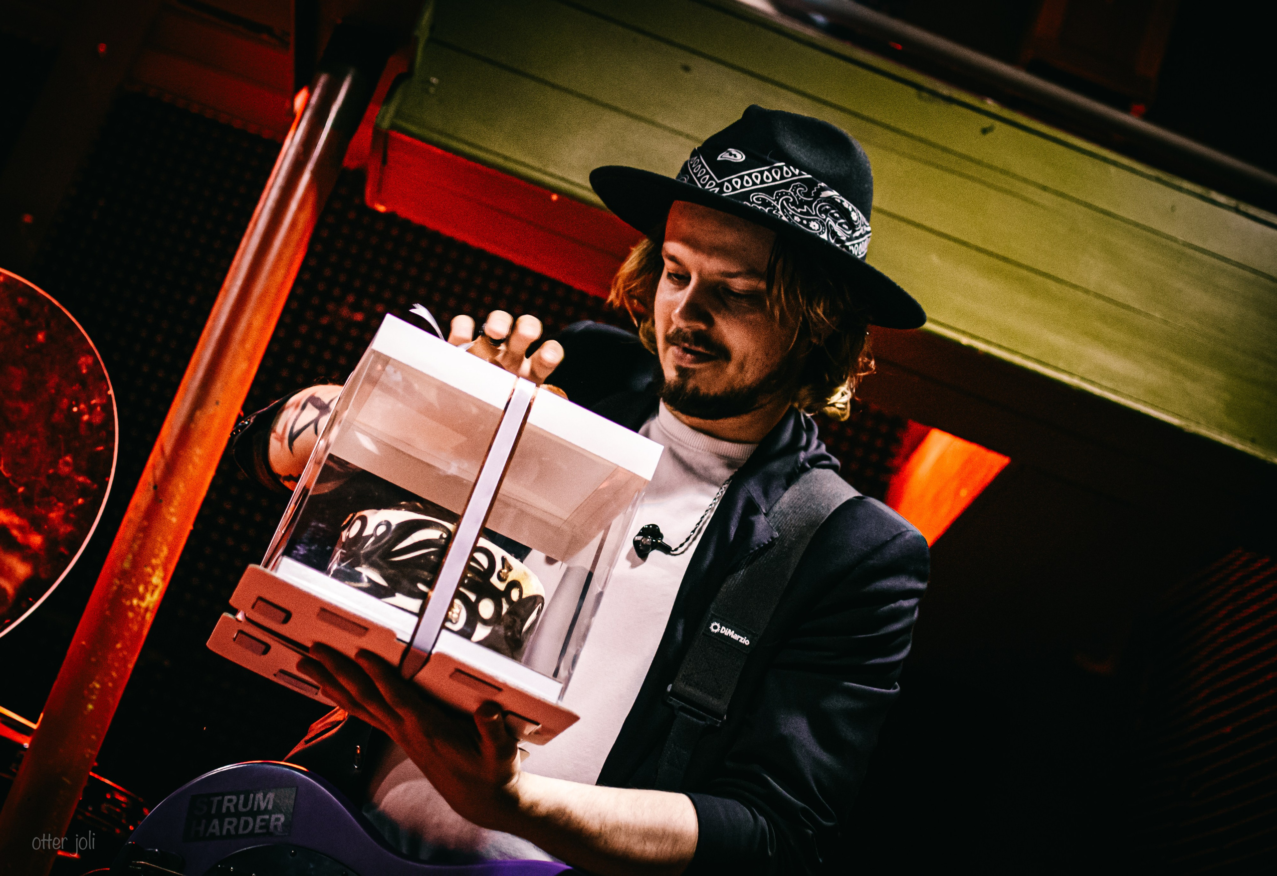 Голова Муэссы | Китайский лётчик Джао Да. Концертный репортёр Валерия Сафина