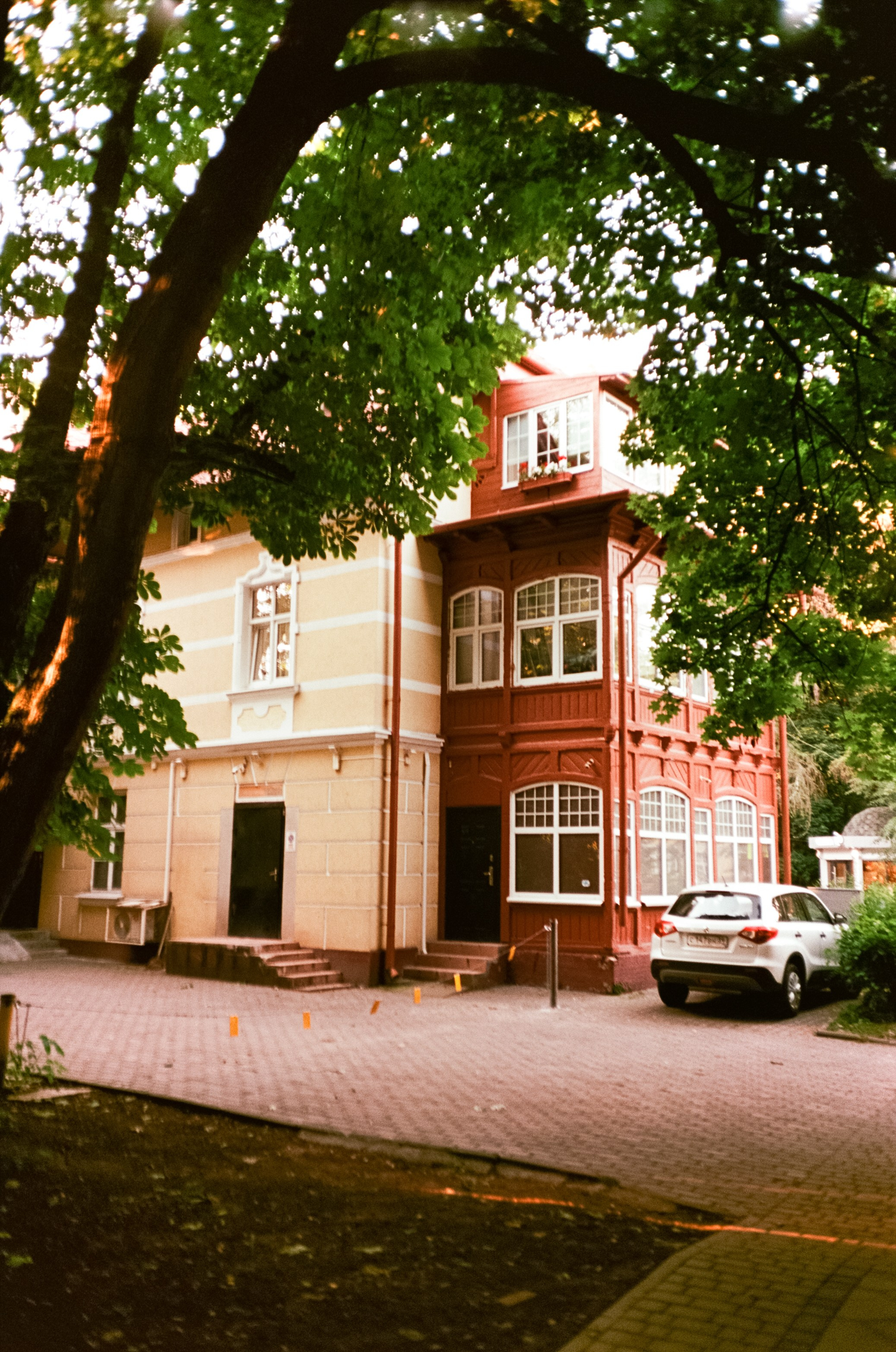 Закат в Калининграде на Aeronega 100 (Kodak Aerocolor IV) / Ricoh MF-1