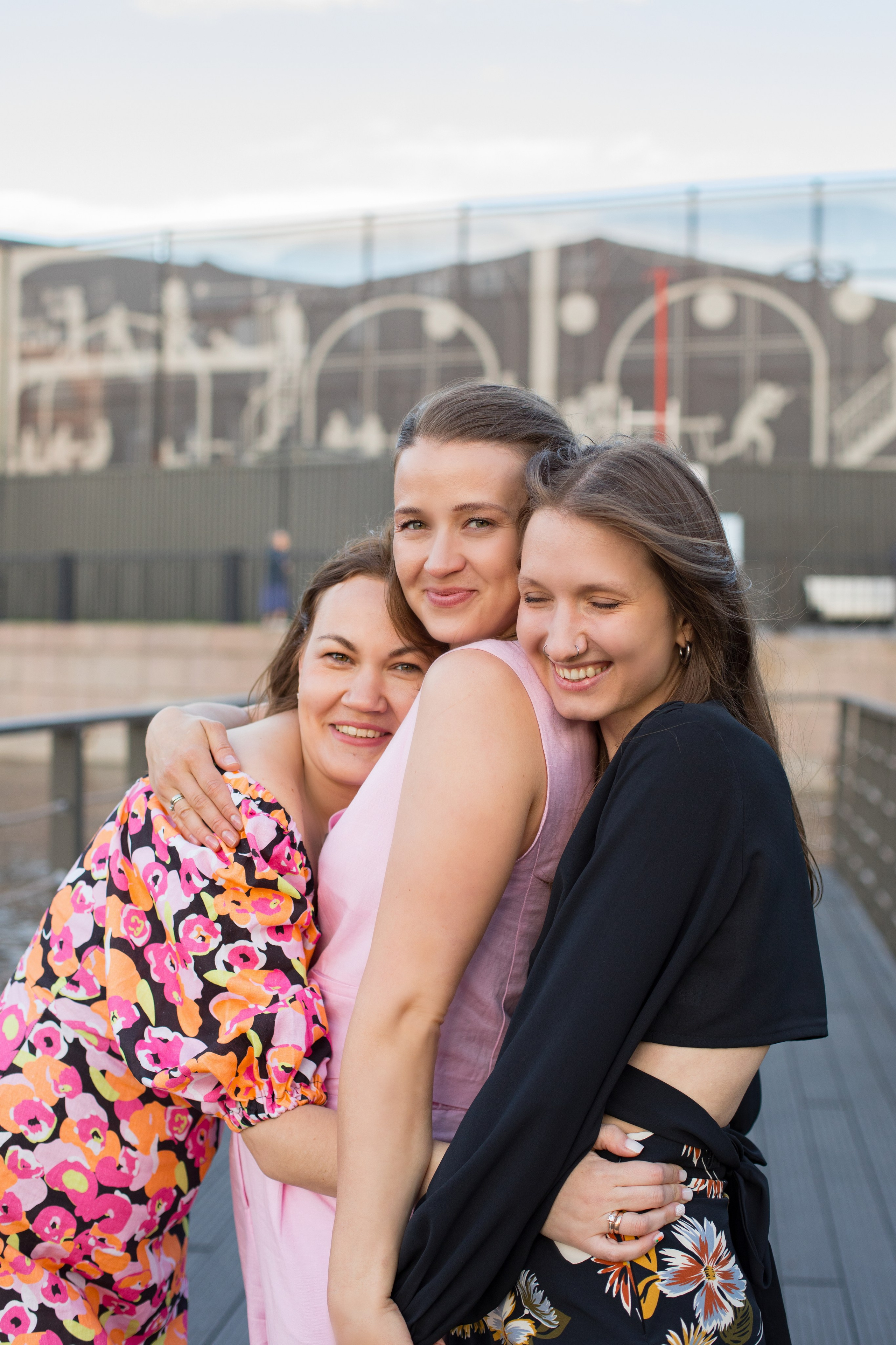 Летняя фотопрогулка трех подруг на острове Новая Голландия. Детский и контент фотограф Надя Волкова Санкт-Петербург