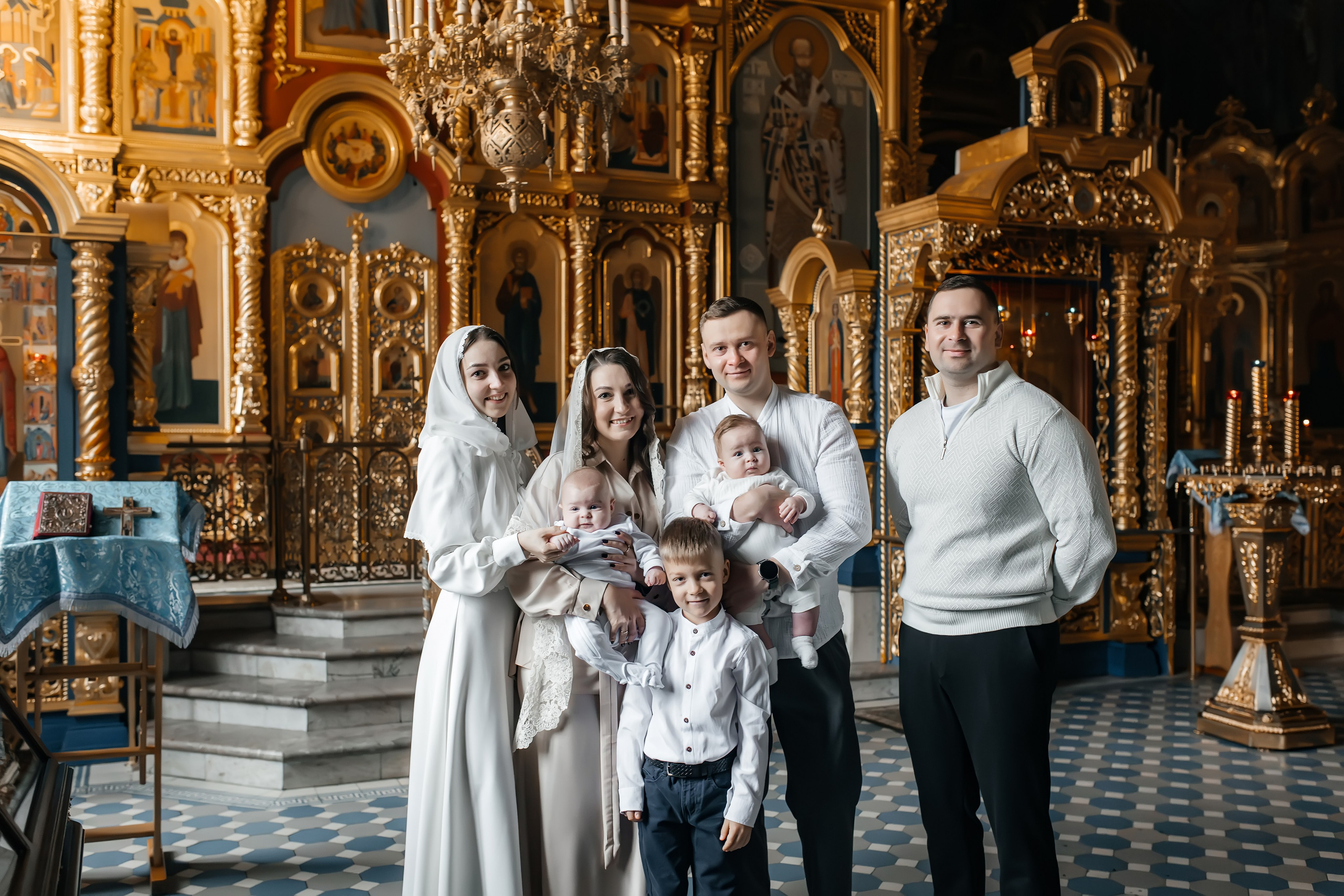 Крещение Гордея и Степана в Храме  Успения Пресвятой Богородицы в Троице-Лыково. Фотограф на крещение и венчание Москва  Надежда Баланина