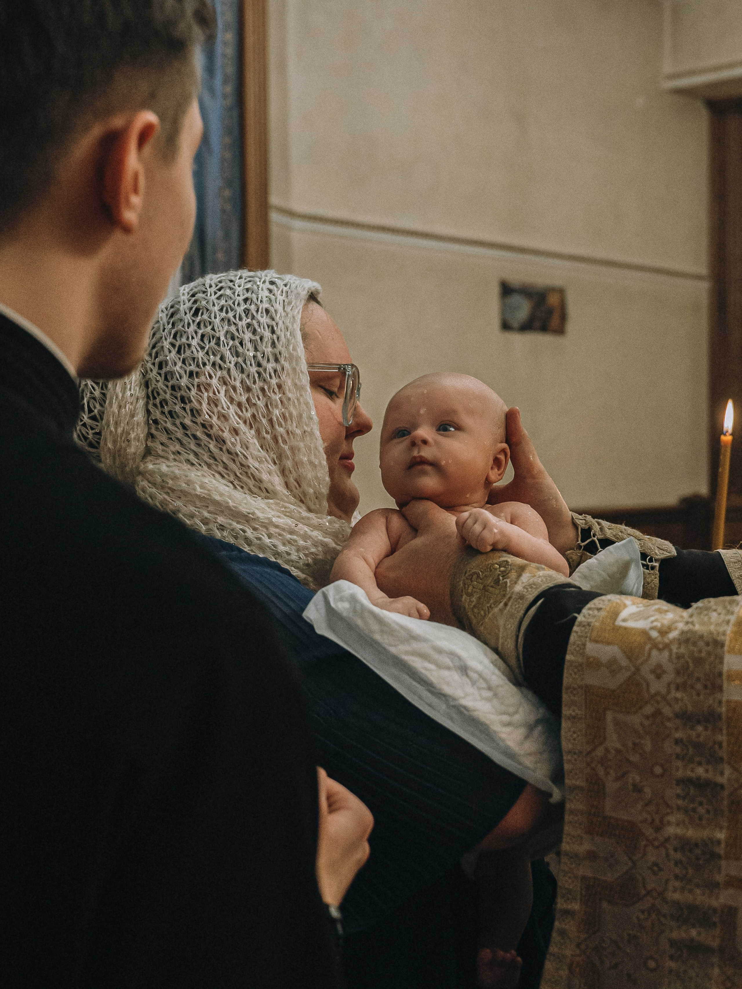 фотосессия крещения, фотограф таинства крещения Москва, ребенок с мамой крещение, фотограф на крещение Королев,  фотограф на таинство Крещения Мытищи, фотограф крещения Мытищи