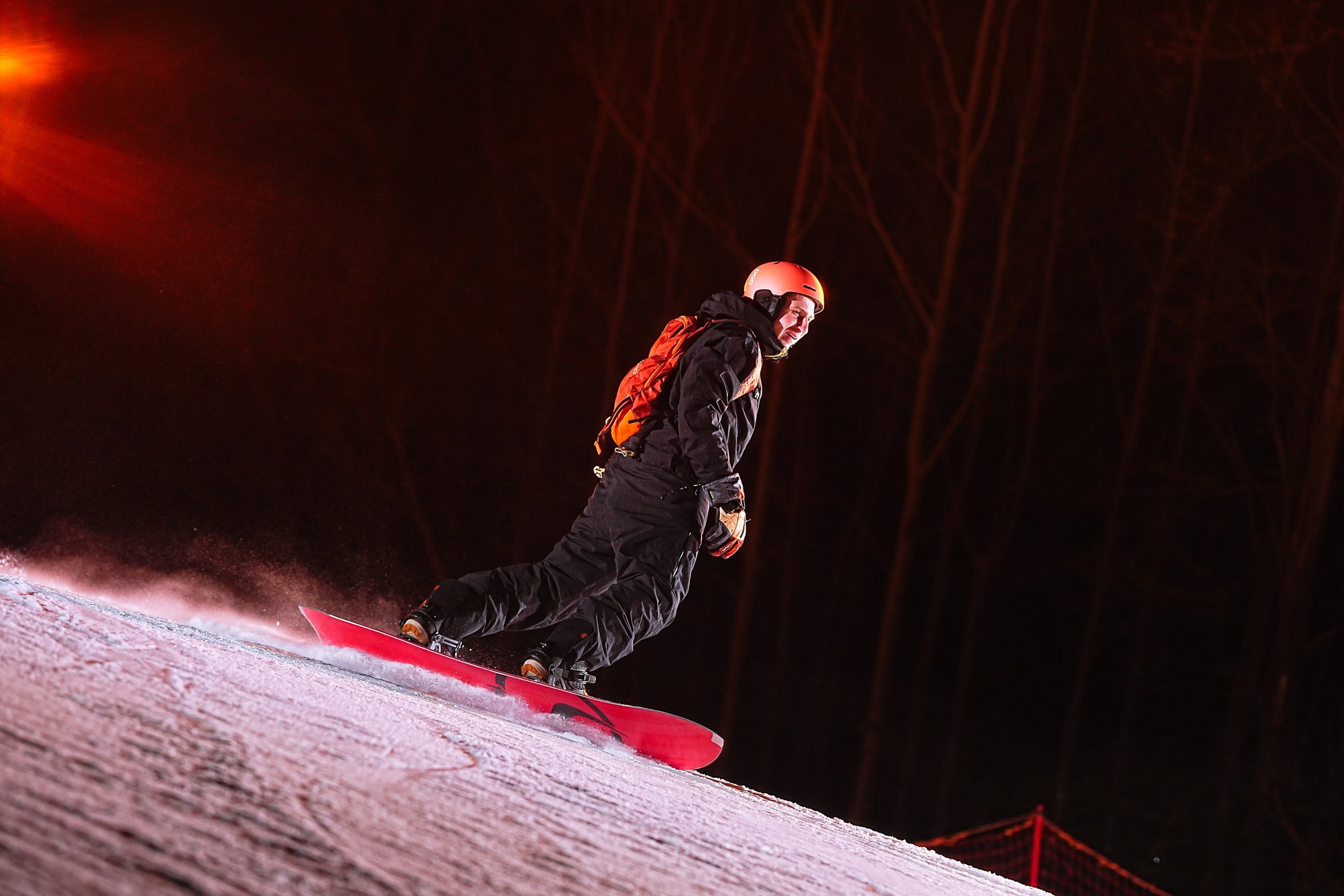Вечерняя съёмка на склонах с использованием внешних вспышек. Фотограф Студитский Евгений
