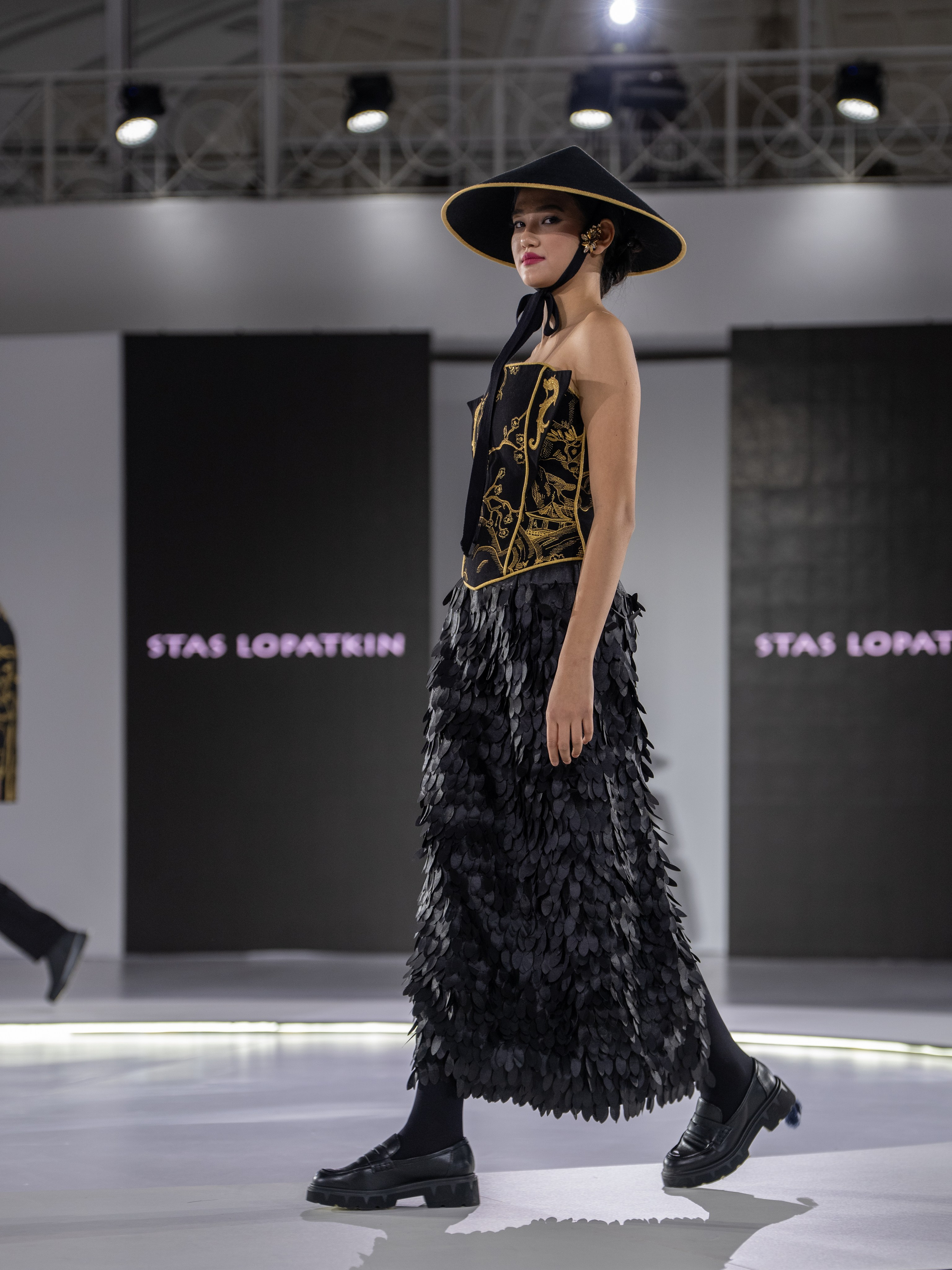 Дизайнер Stas Lopatkin. Сайт Алматинского НЮ АРТ, будуар и фэшн фотографа Дениса Карпенко