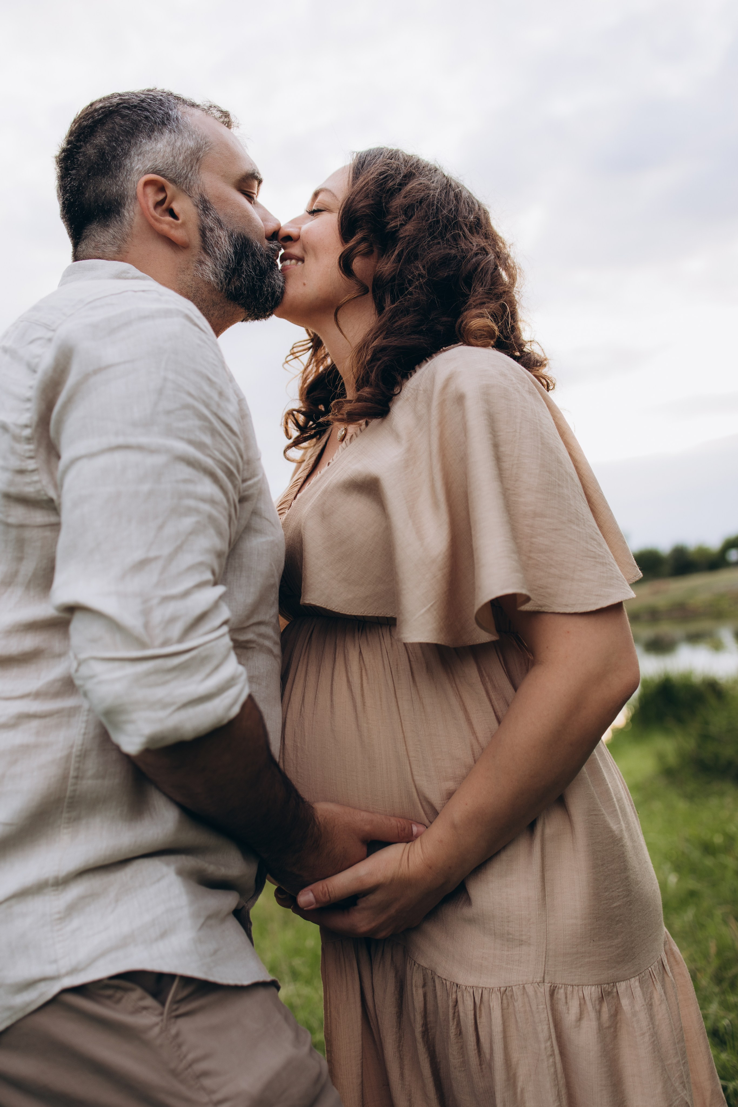 Babybauch-Shooting im Grünen. Fotografin in Erlangen, Nürnberg und Umgebung