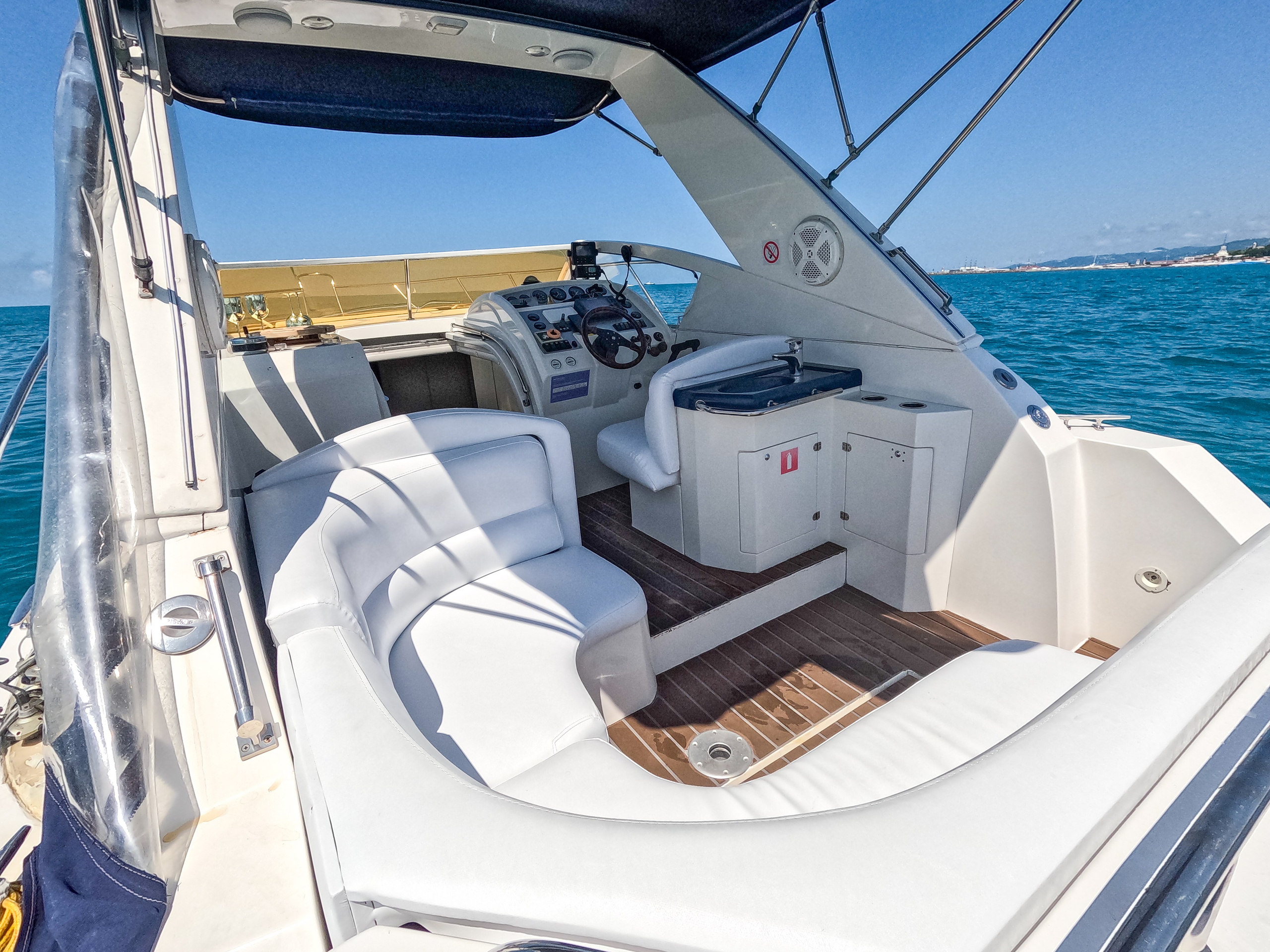 Катер Голд Аренда Яхты в Сочи Яхтанаморе YACHTNAMORE