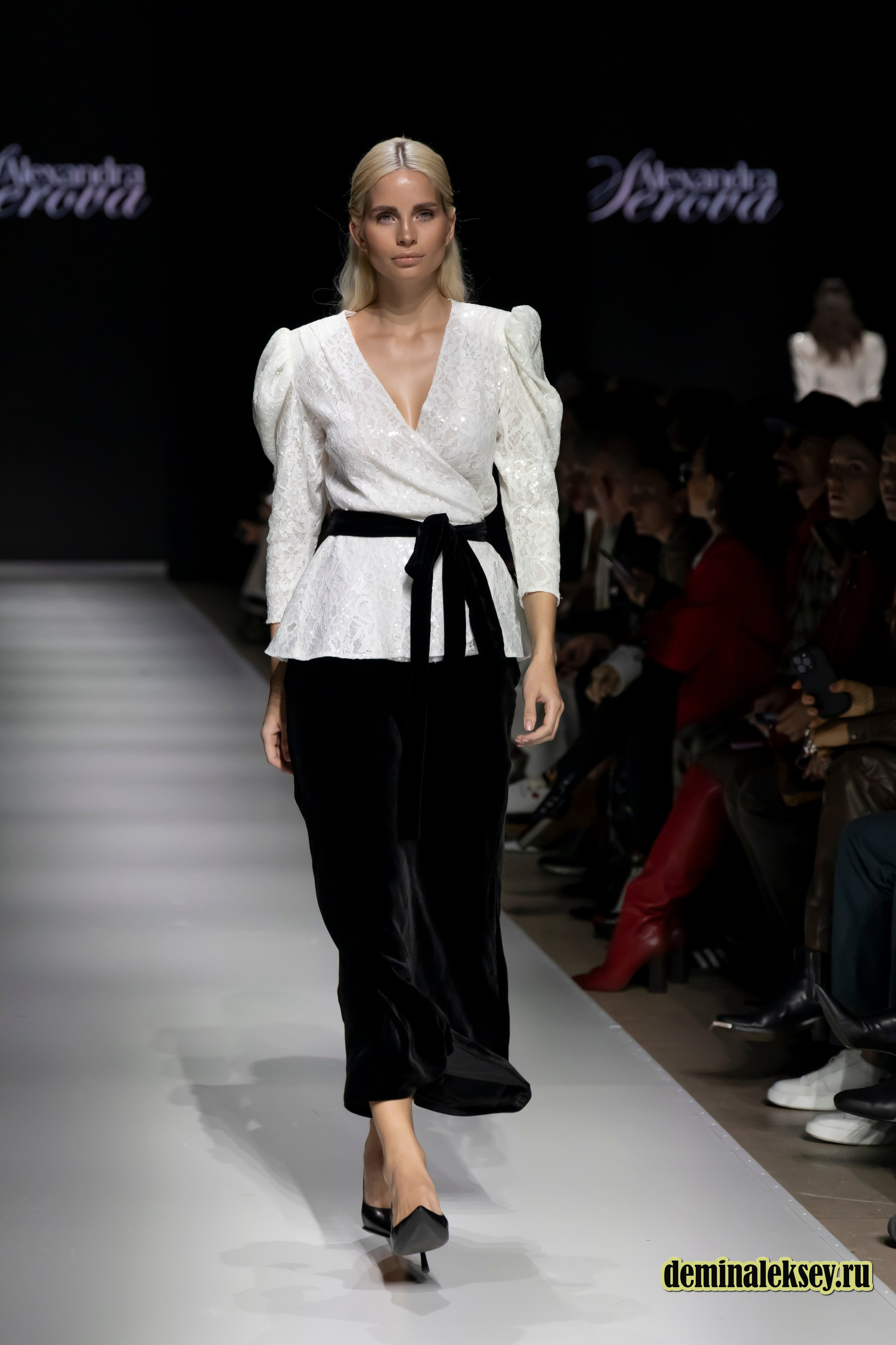 Московская неделя моды 2024 9 октября дизайнер Alexandra Serova. Репортажный, семейный и студийный фотограф в Москве Демин Алексей