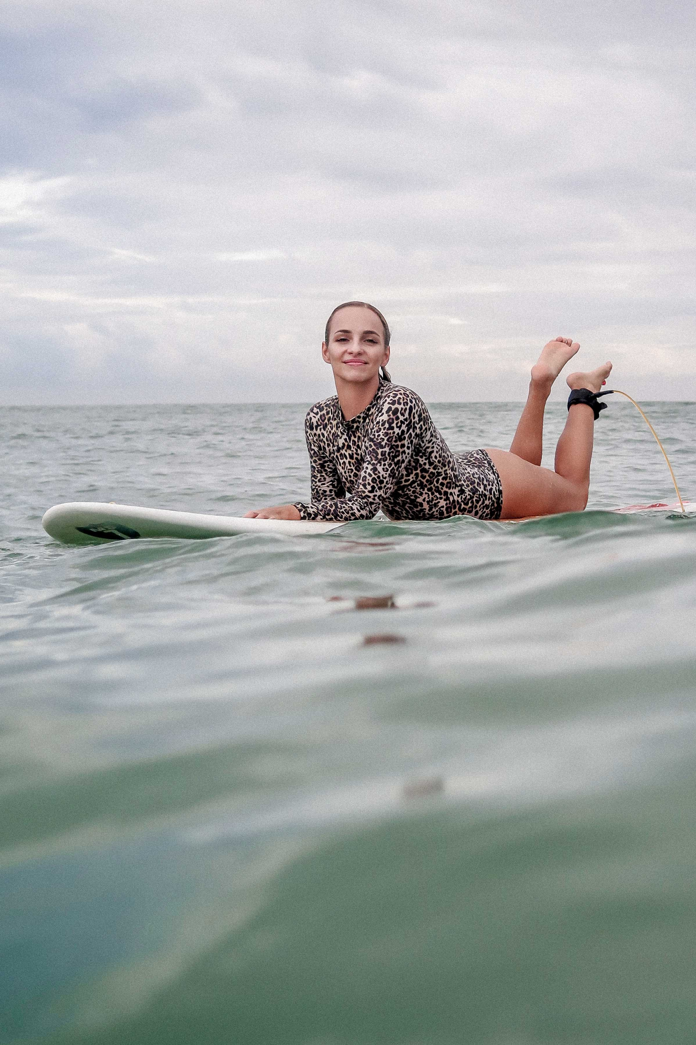 Сексуальная серф-фотосессия в Велигаме | Девушка на волнах. Фотограф на Шри-Ланке