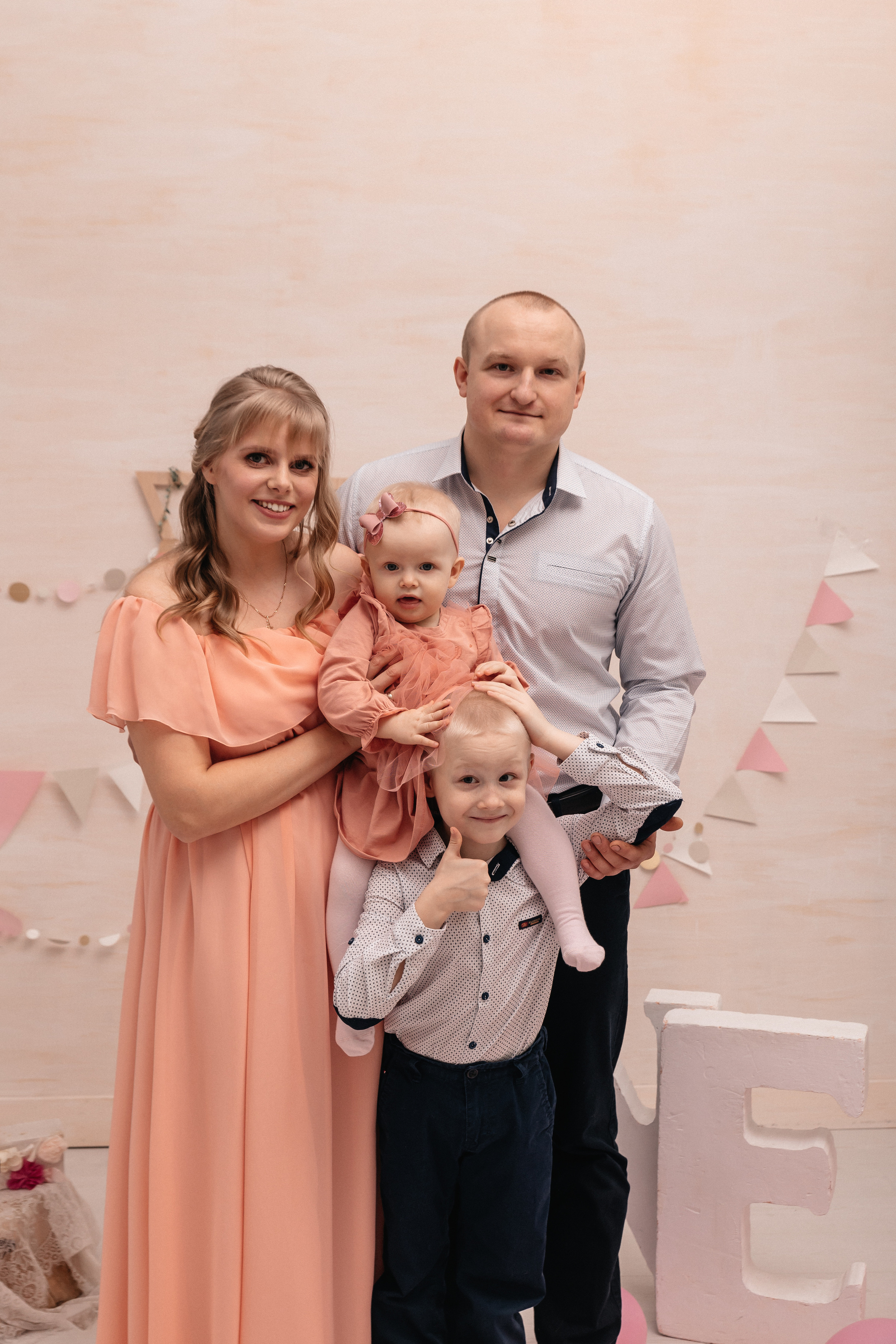 Ксюша, Андрей, Алиса и Паша. Семейный фотограф Минск Усова Ольга