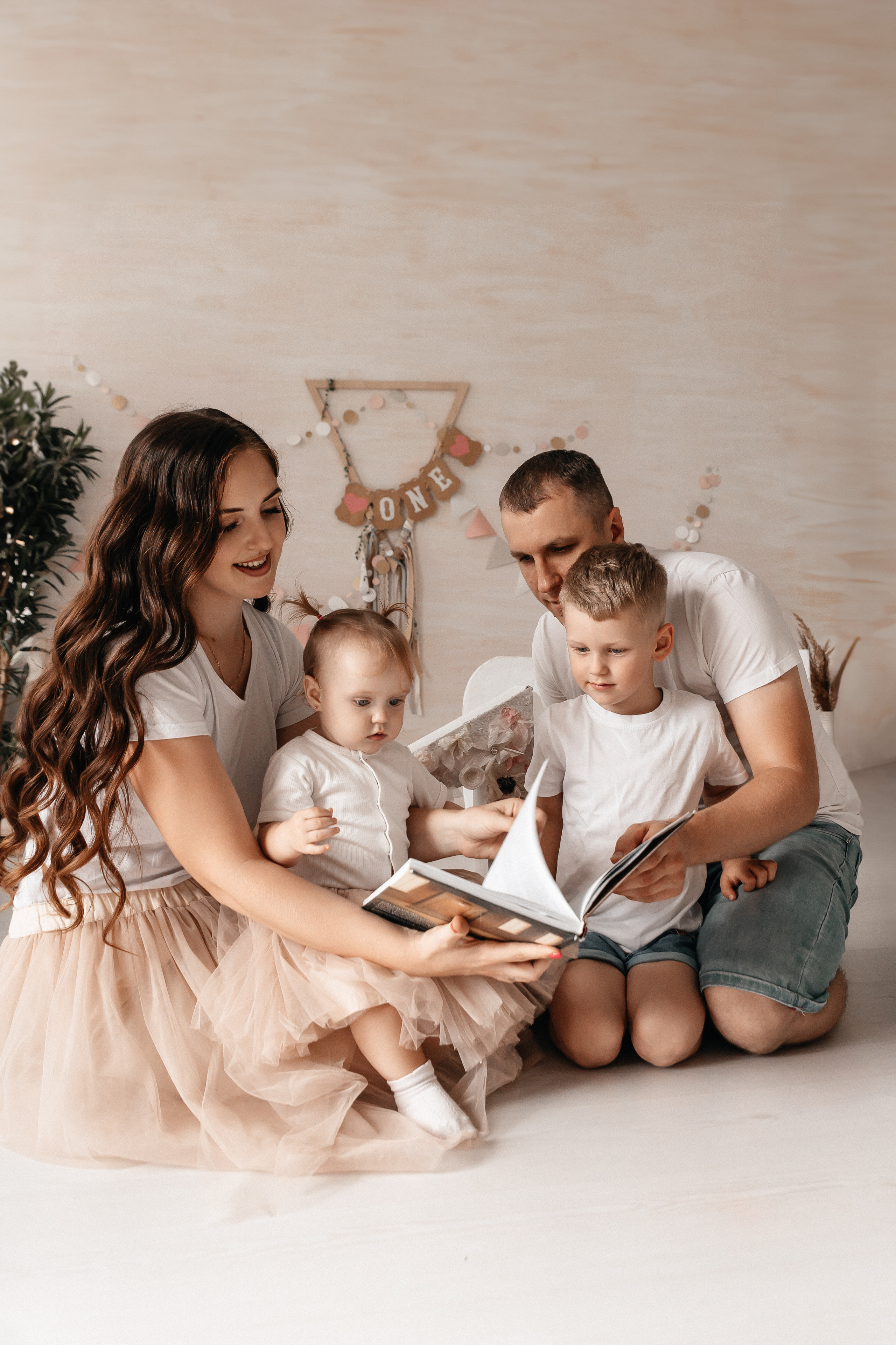 Анна, Дмитрий, Максим и Кира. Семейный фотограф Минск Усова Ольга