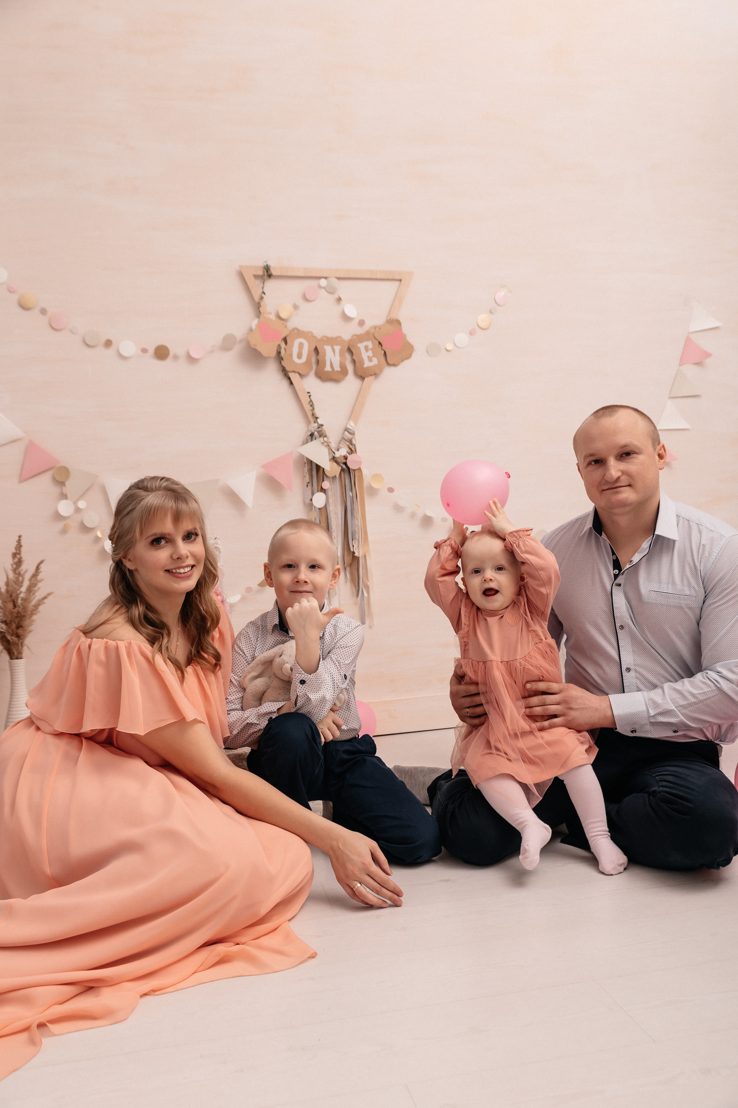 Ксюша, Андрей, Алиса и Паша. Семейный фотограф Минск Усова Ольга