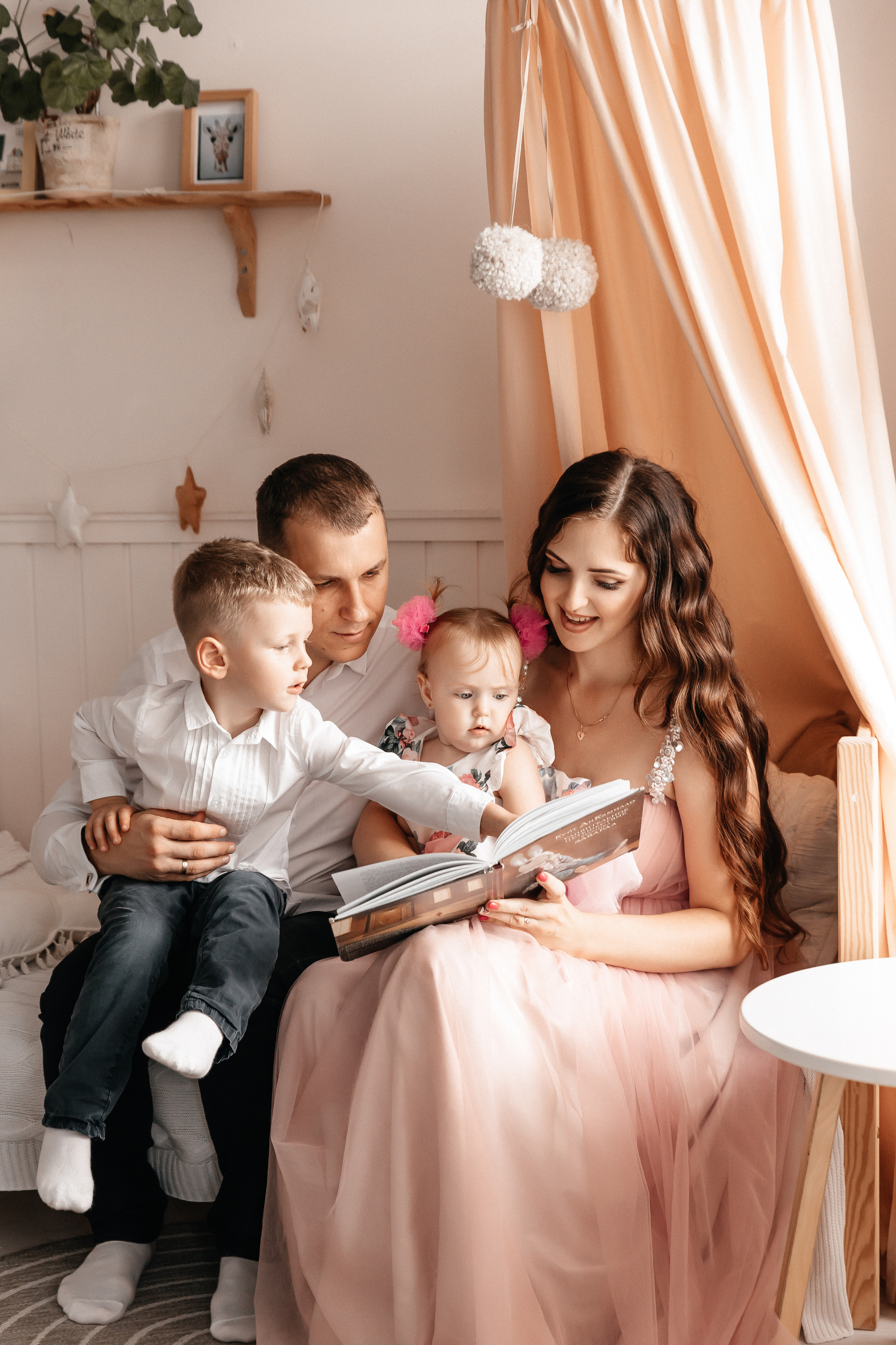 Анна, Дмитрий, Максим и Кира. Семейный фотограф Минск Усова Ольга