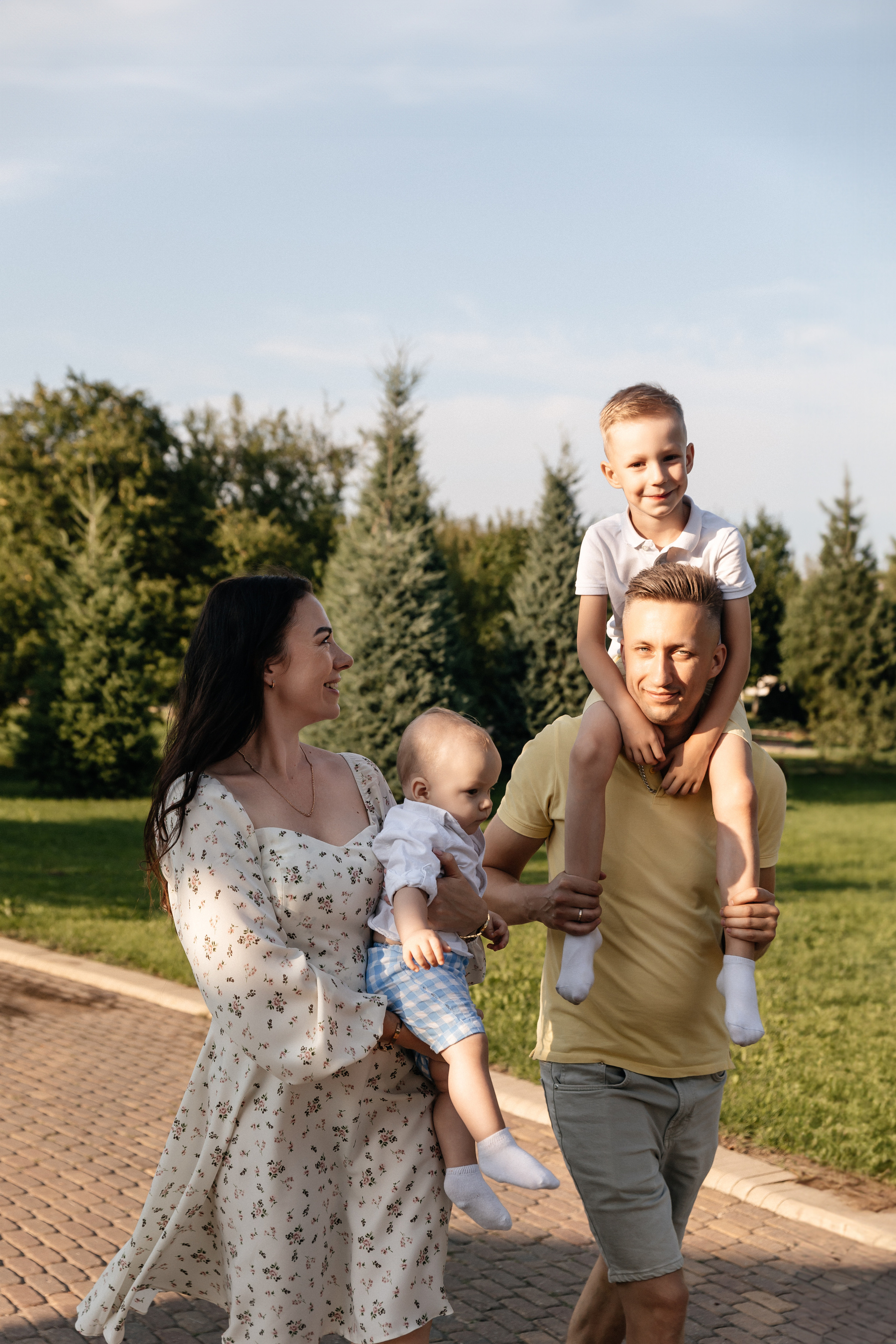 Алеся, Владимир, Рома и Никита. Семейный фотограф Минск Усова Ольга