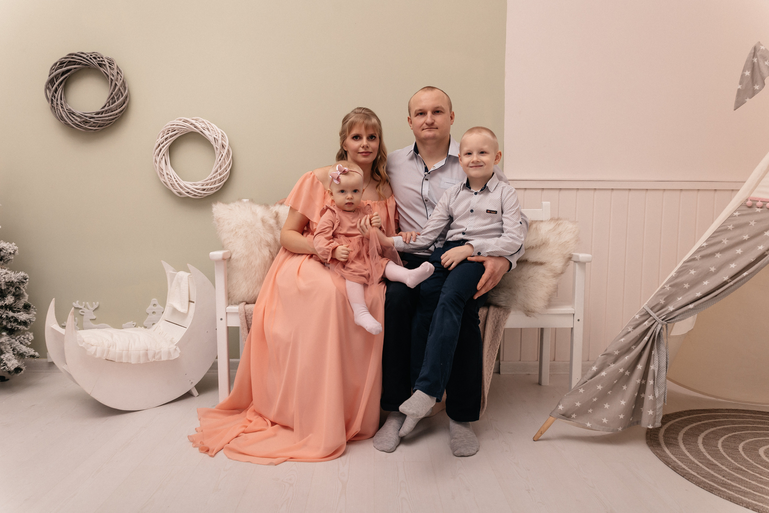 Ксюша, Андрей, Алиса и Паша. Семейный фотограф Минск Усова Ольга