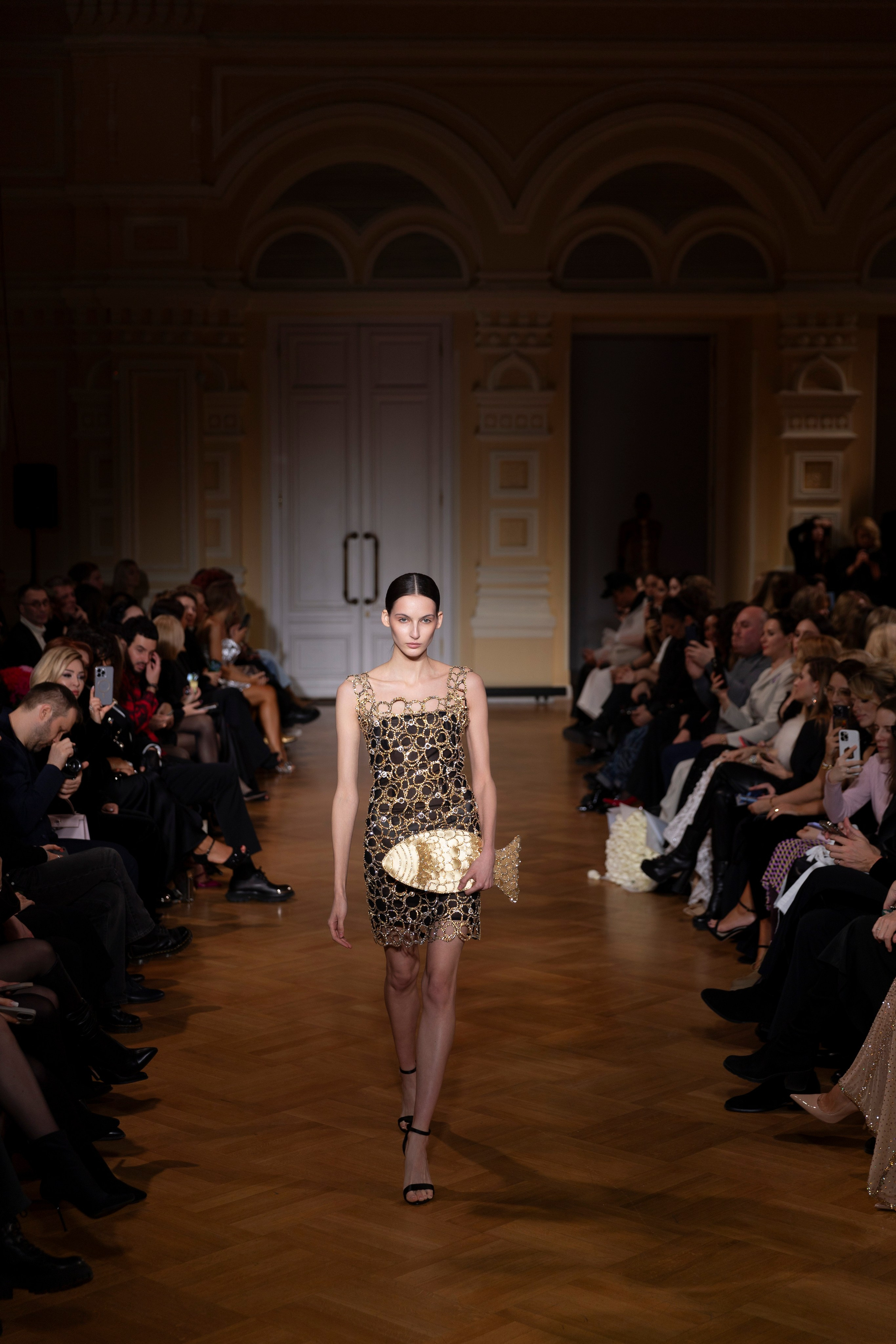 CANACH fashion show by Artashes Oganian, GUM, Moscow. «Птичка на проводе»: информационный портал в Москве