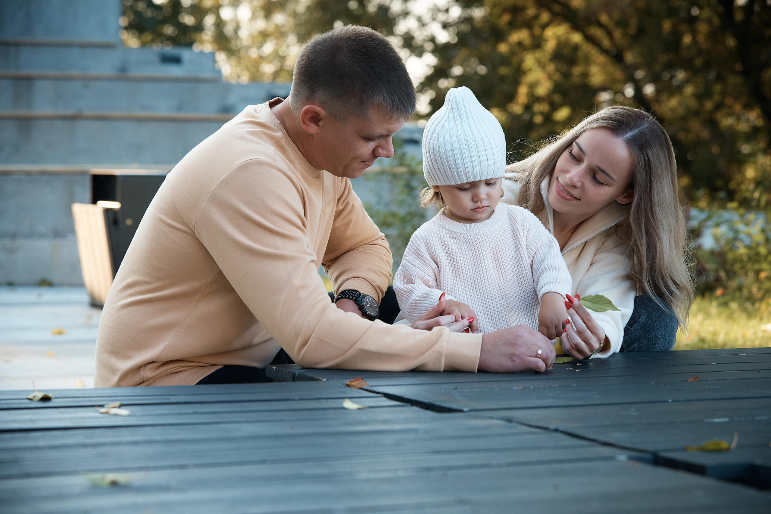 Прогулка в Алесандровском саду. Надя и Дима с дочей. Татьяна Бабаева — Фотограф