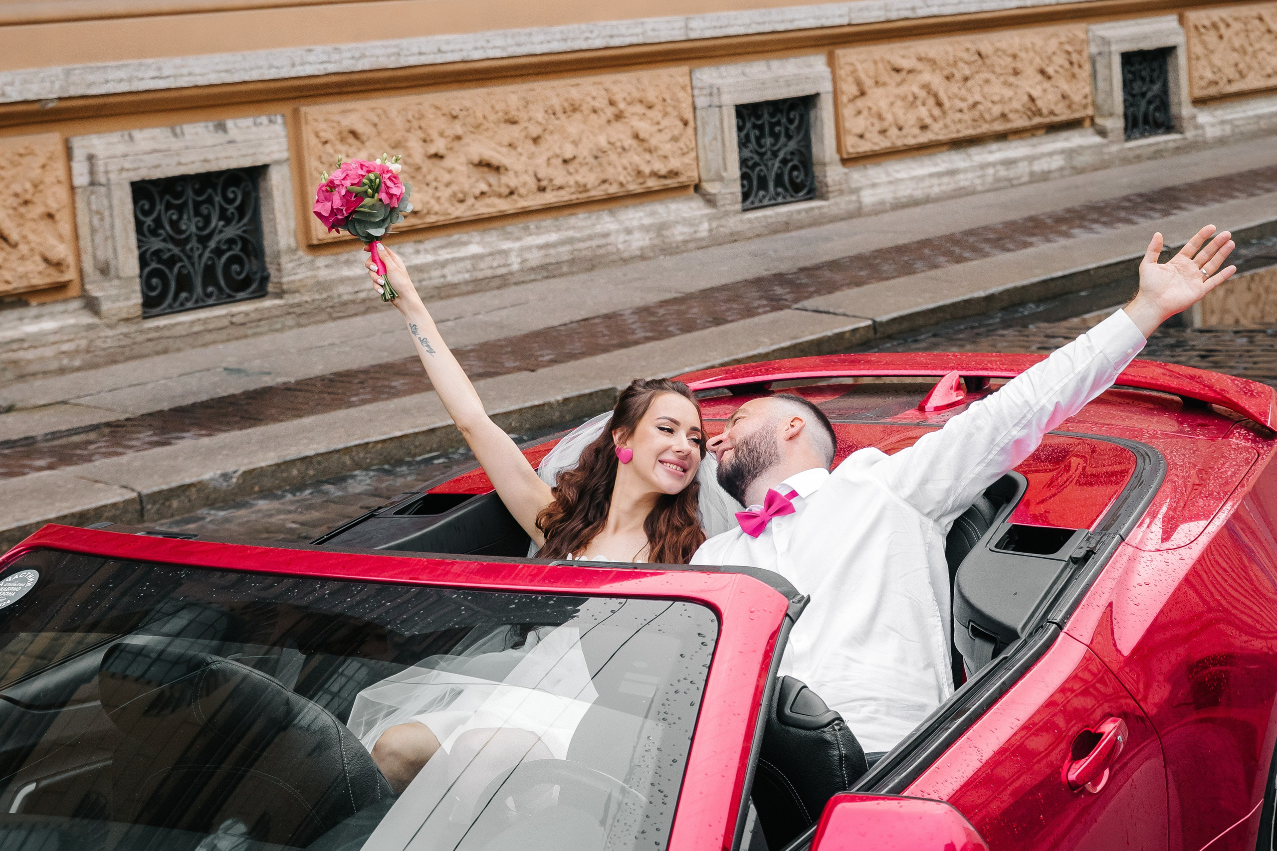 ДВОРЕЦ № 2 | Июль, кабриолет, академия Штиглица. Свадебный фотограф в Санкт-Петербурге Полина Корзухина