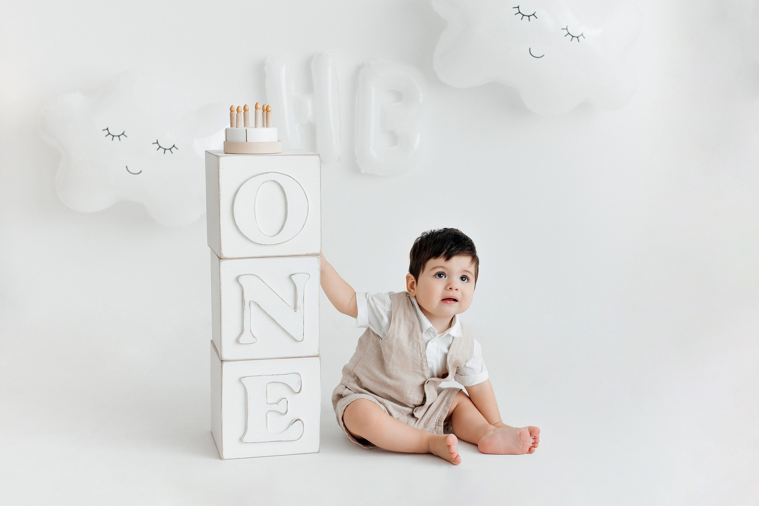 Годик минимализм. Профессиональная детская и семейная фотостудия в Краснодаре