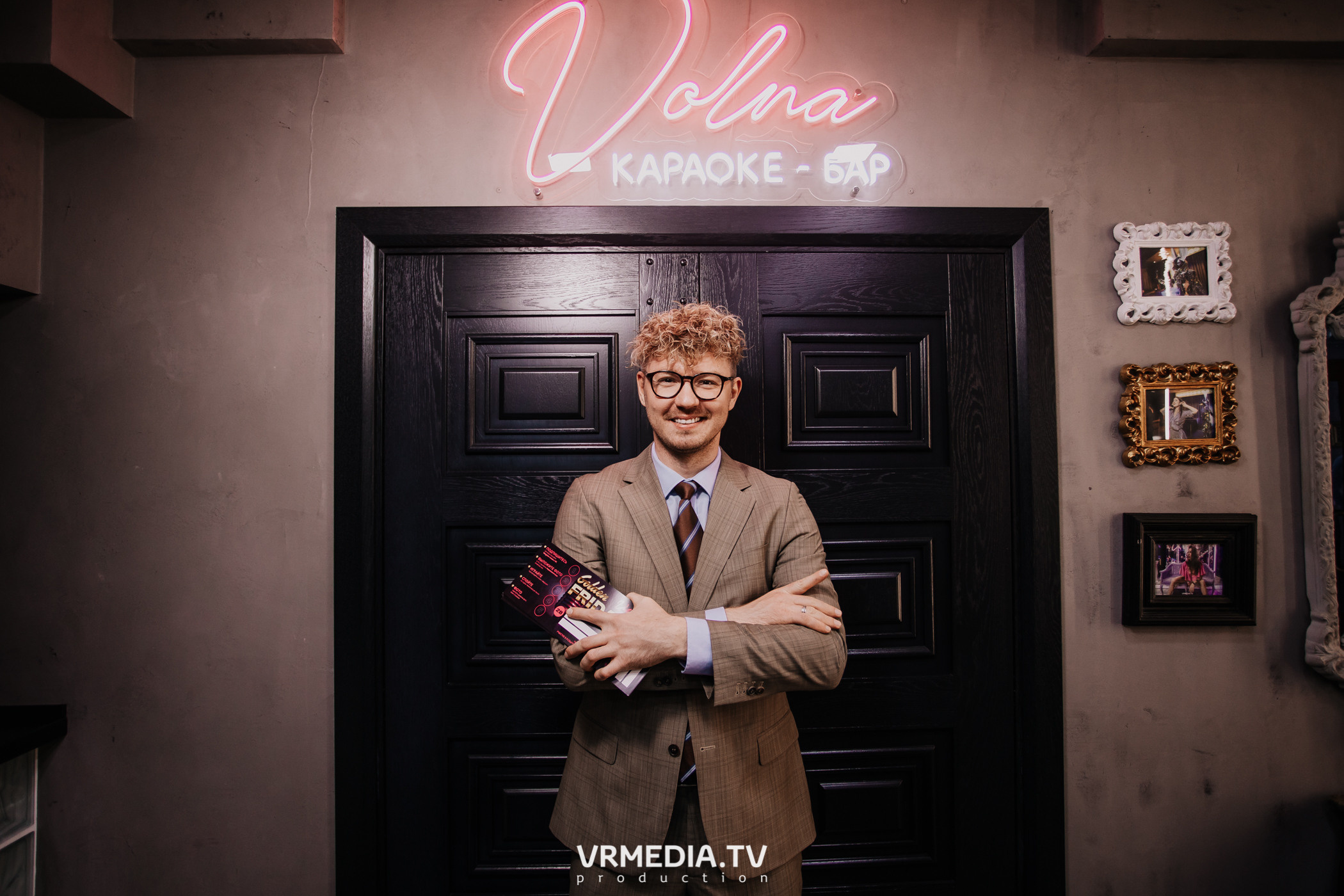 Пятничная вечеринка в караоке-баре «Volna»