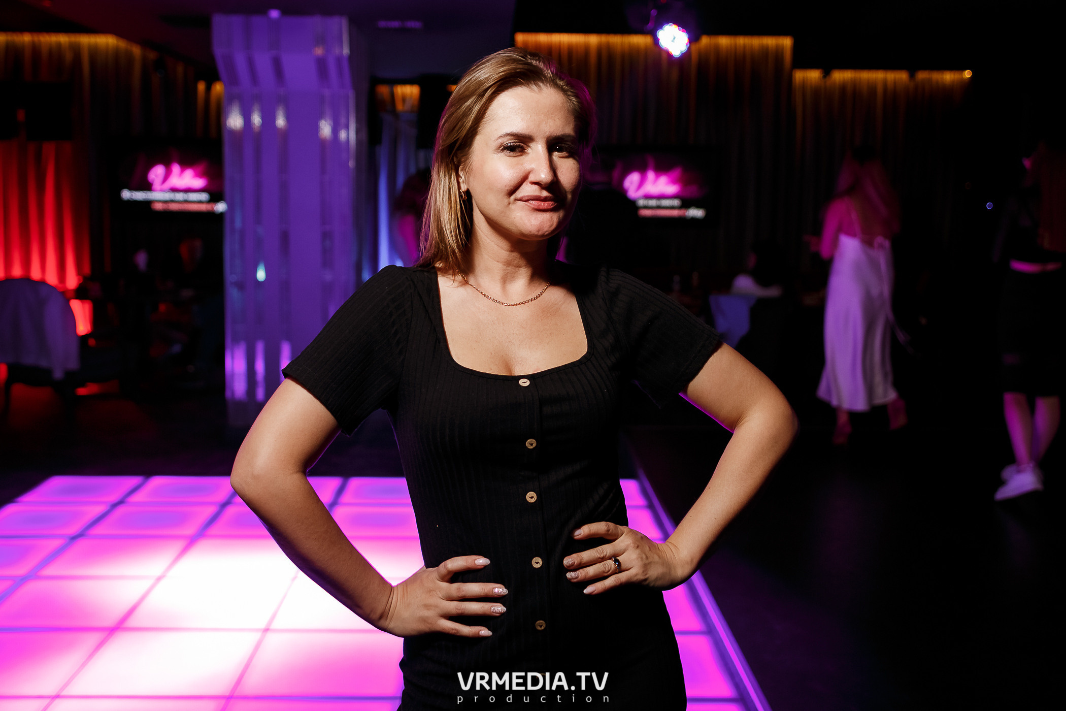 Золотая пятница. Вечеринка 90х в караоке-баре «Volna»