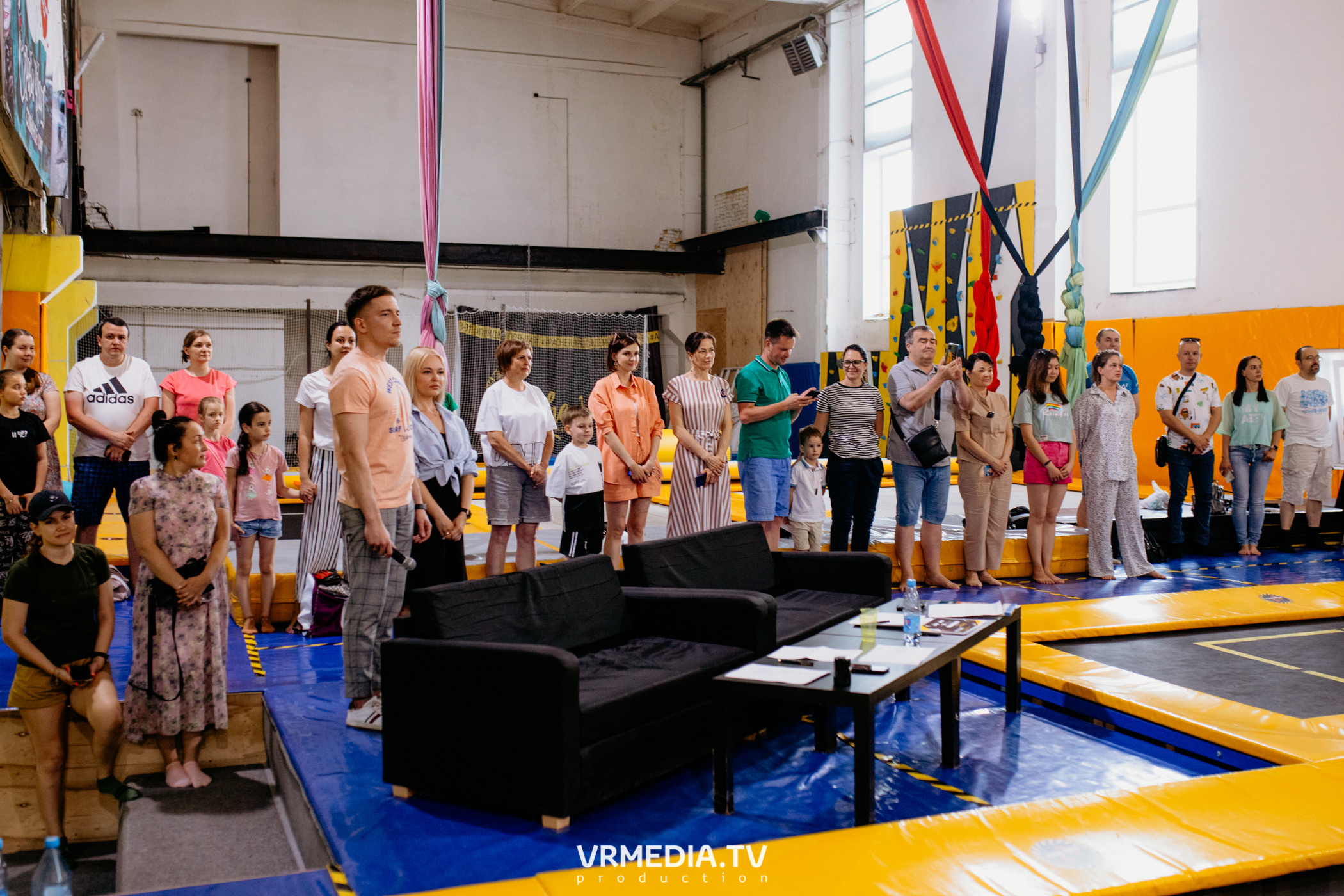 Соревнования по прыжкам на батуте в «Apache Jump»